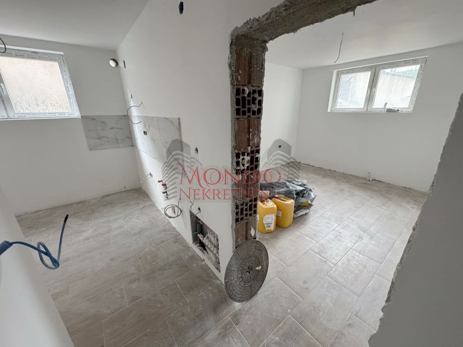 Dvoiposoban stan u novoj zgradi na Beverli Hilsu