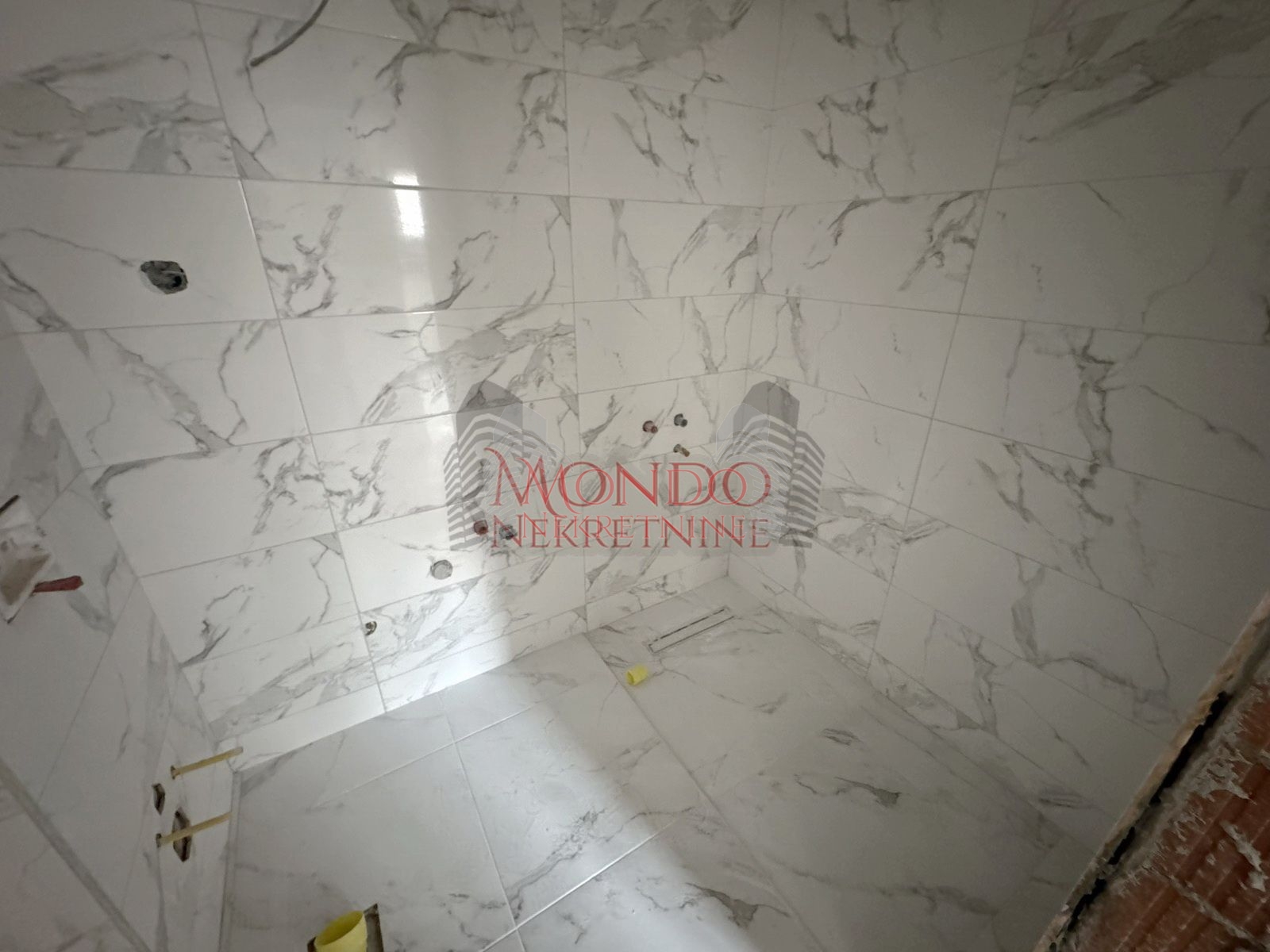 Dvoiposoban stan u novoj zgradi na Beverli Hilsu