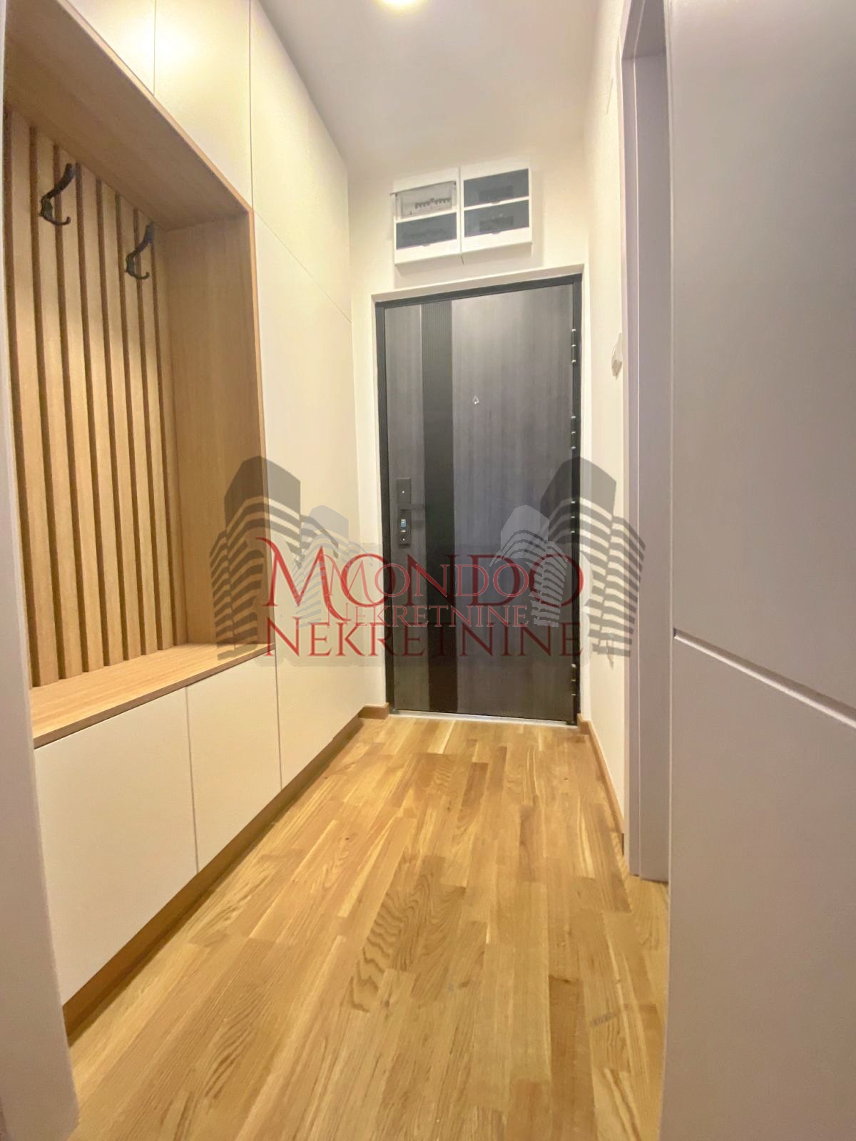 Luks jednoiposoban stan kod Doma zdravlja