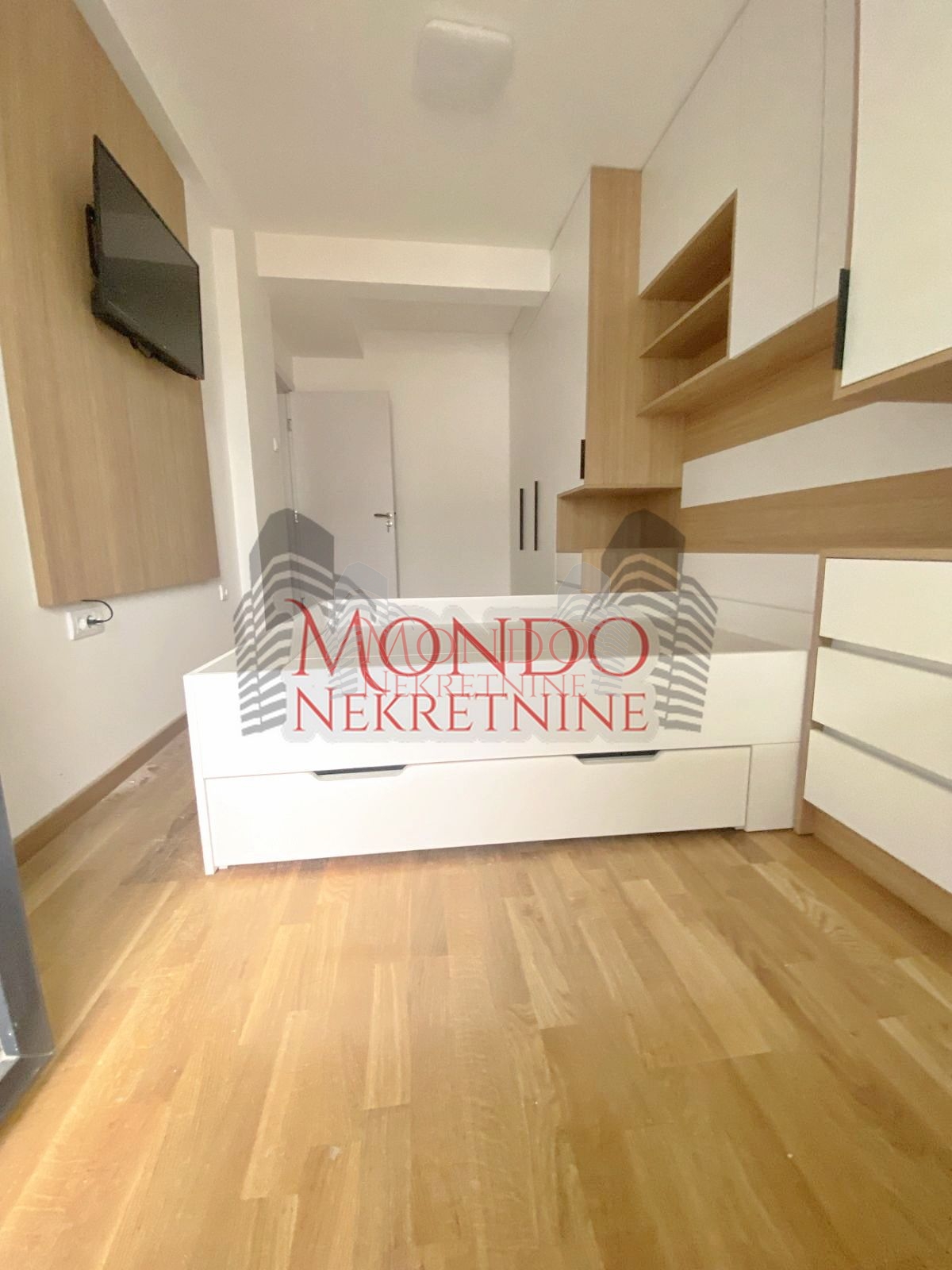 Luks jednoiposoban stan kod Doma zdravlja