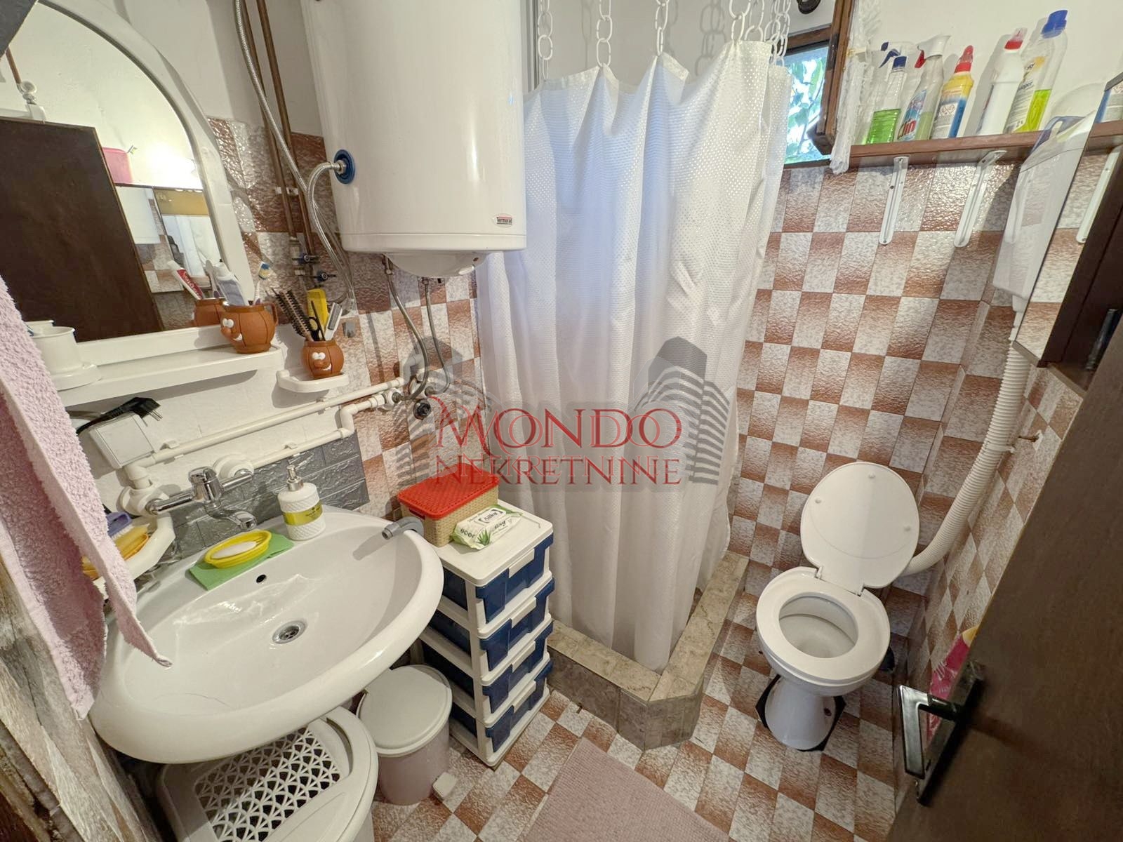 Vikend kuca na putu za Donje Vlase