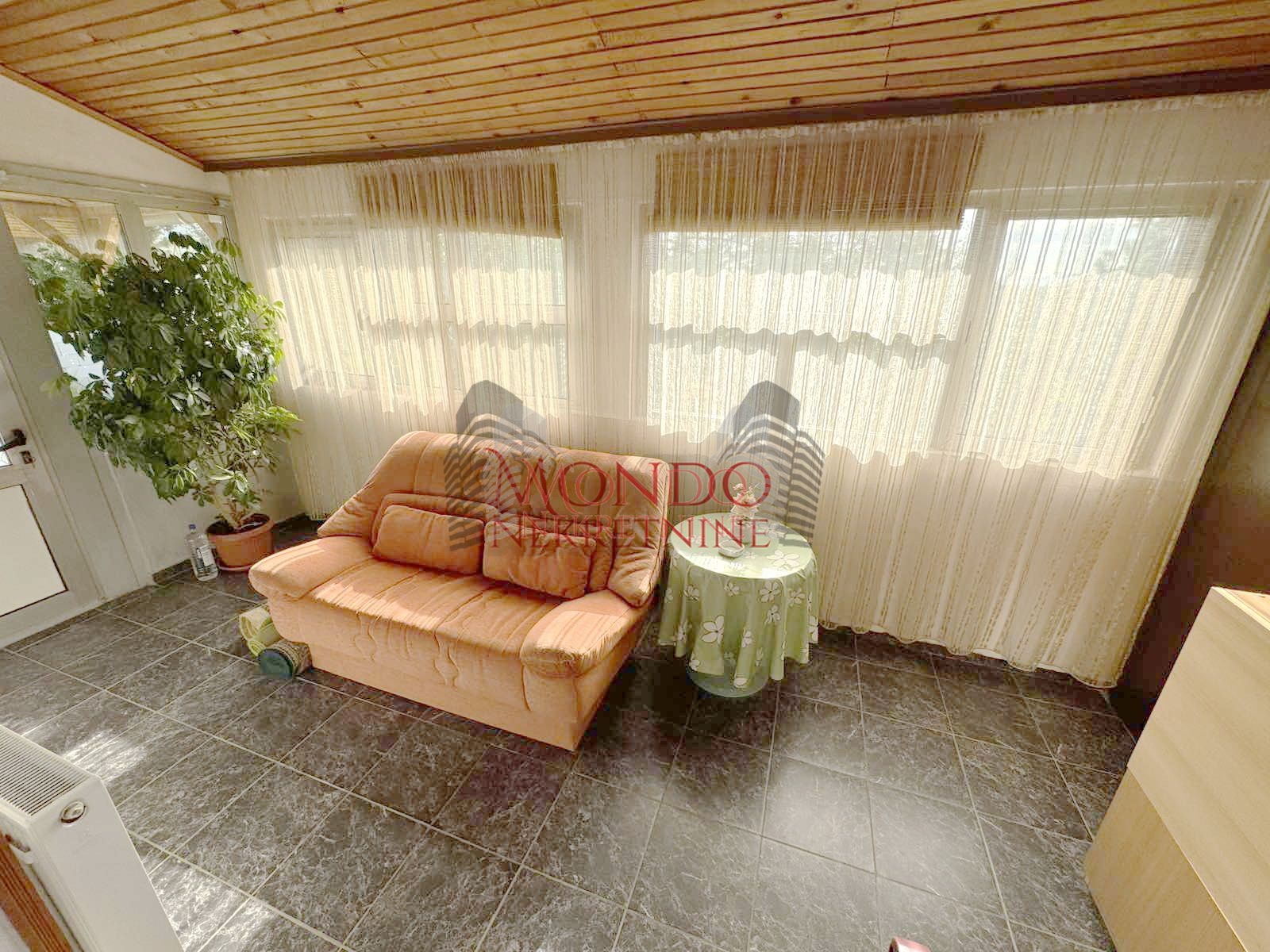 Vikend kuca na putu za Donje Vlase