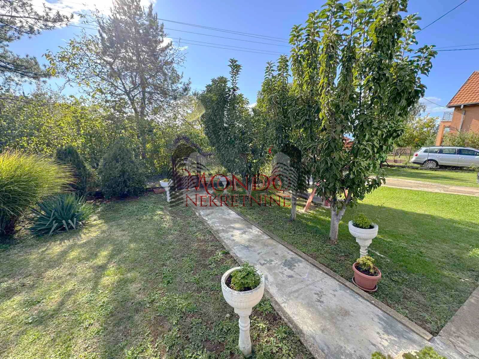 Vikend kuca na putu za Donje Vlase