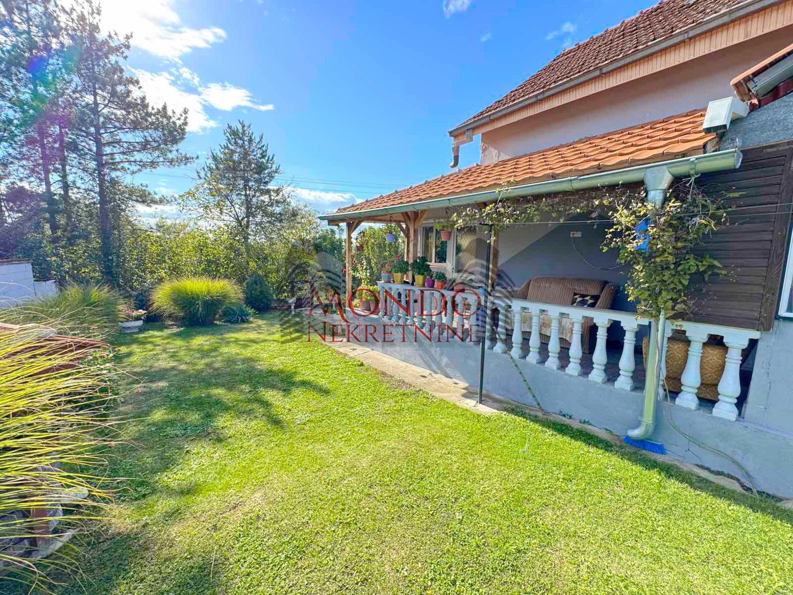 Vikend kuca na putu za Donje Vlase