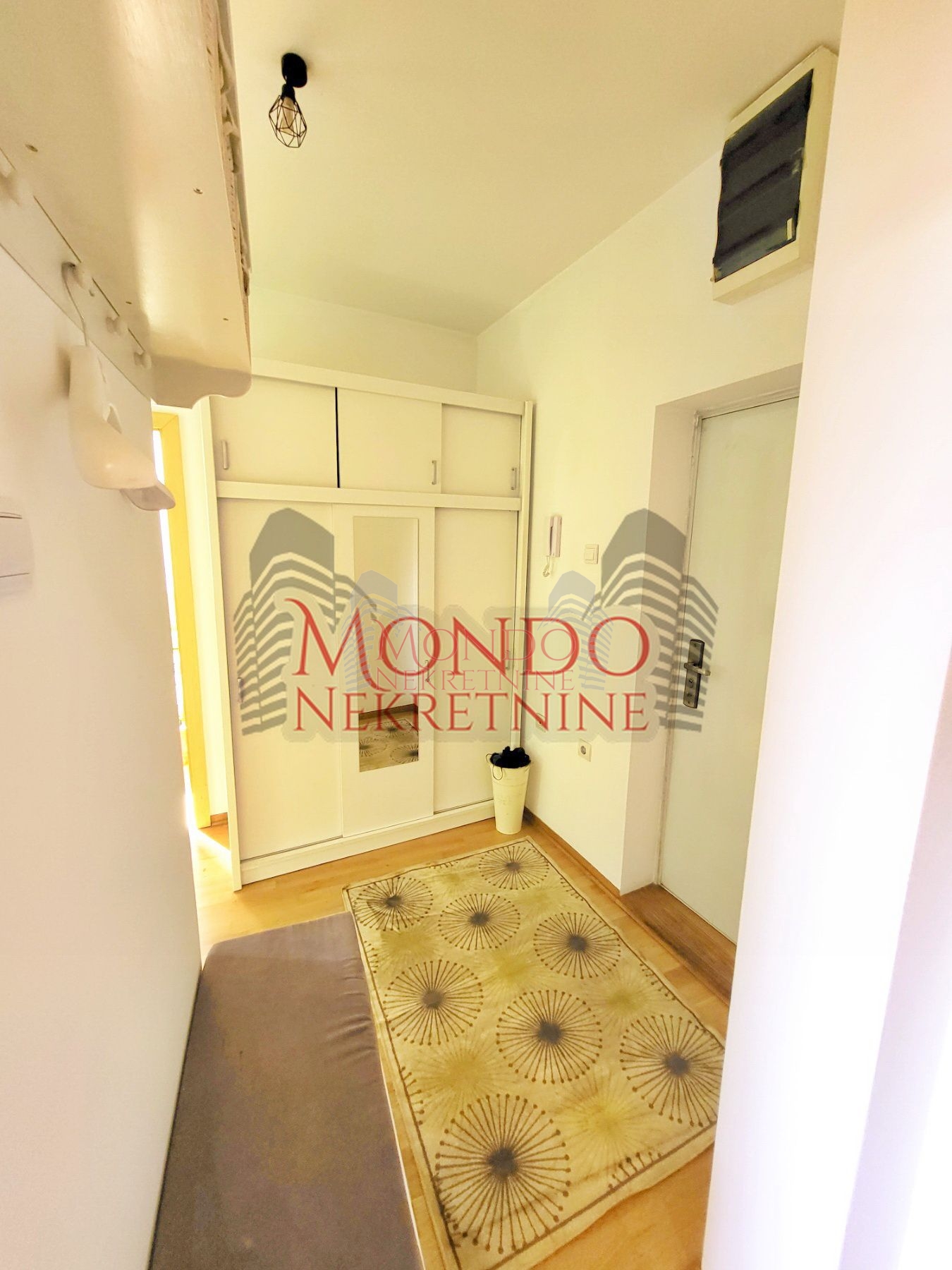 Jednoiposoban stan kod Filozofskog fakulteta