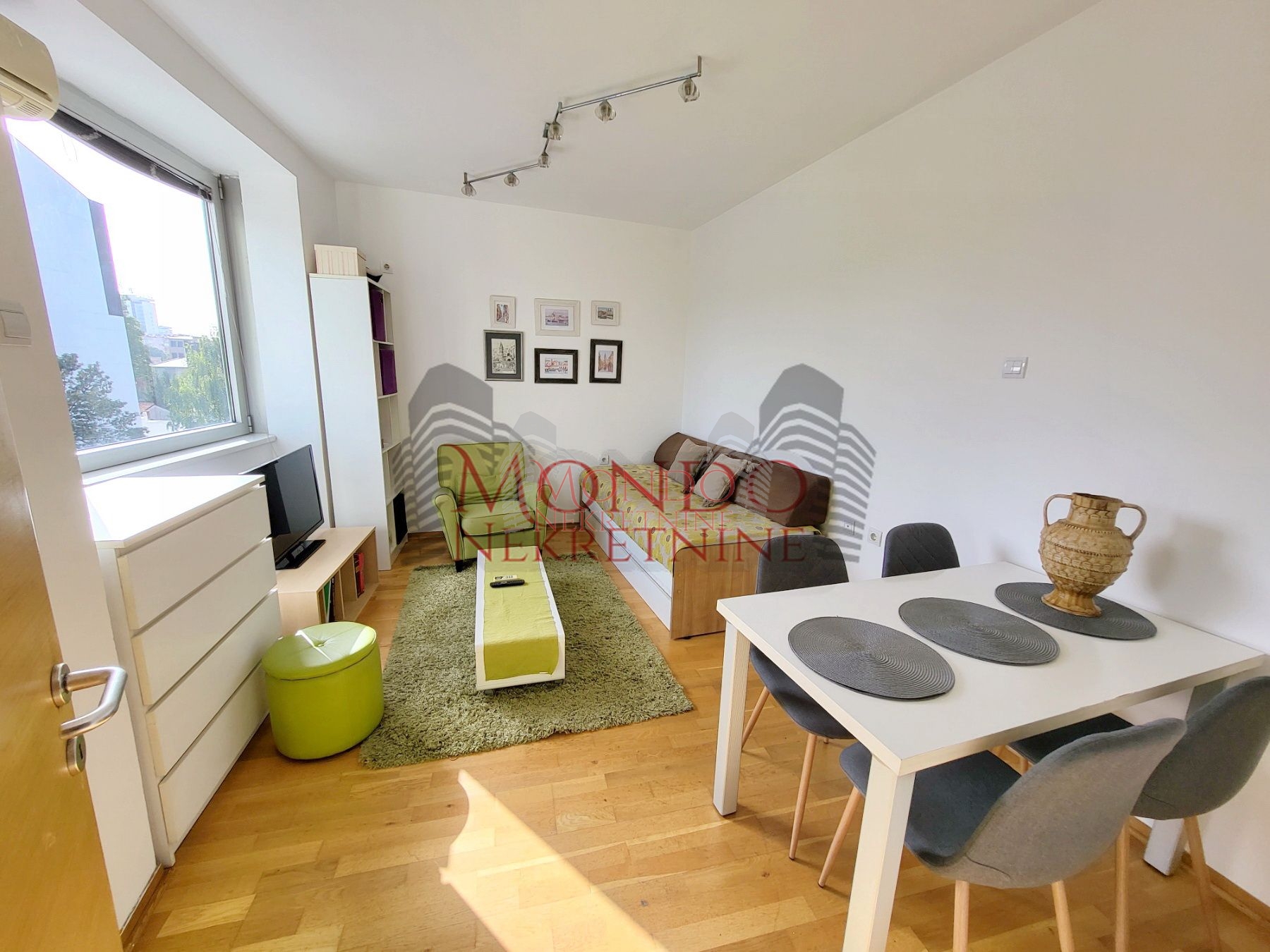 Jednoiposoban stan kod Filozofskog fakulteta