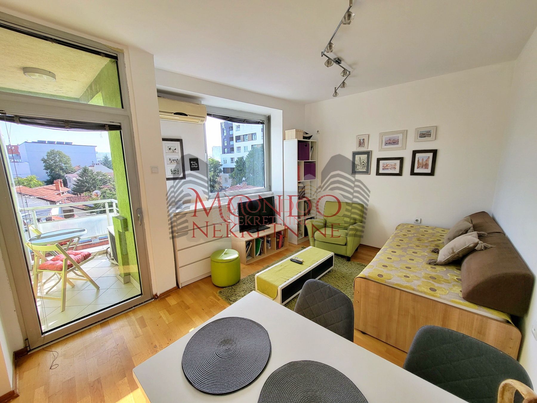 Jednoiposoban stan kod Filozofskog fakulteta