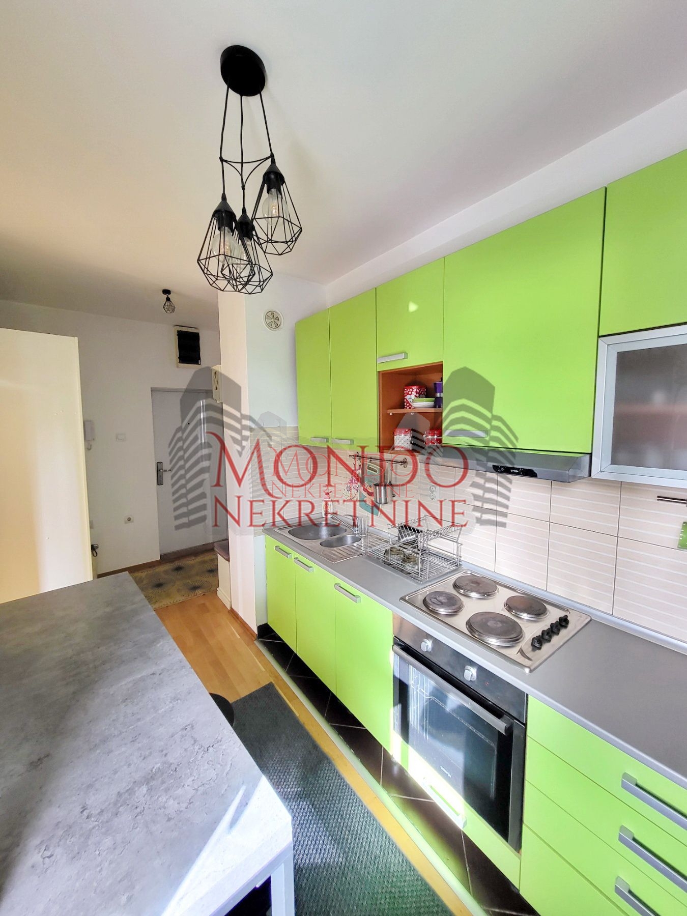 Jednoiposoban stan kod Filozofskog fakulteta