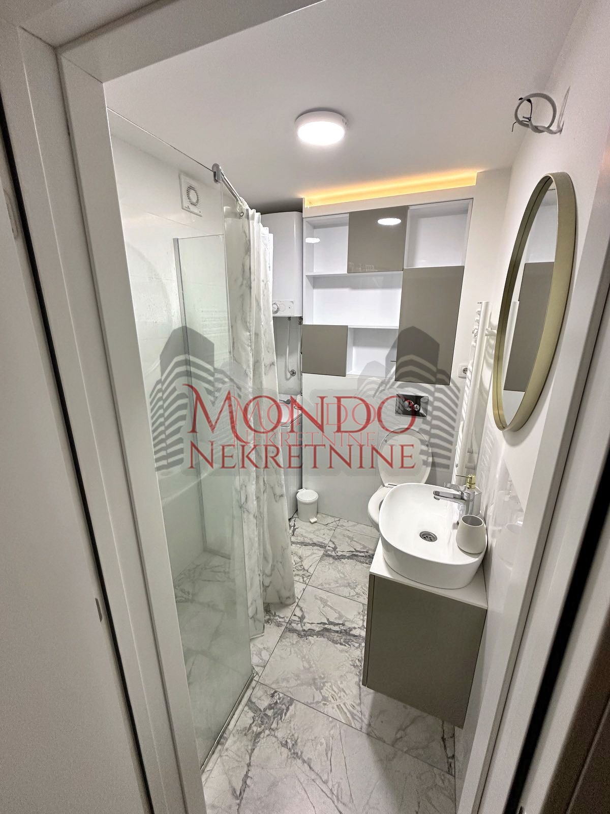 Lux jednoiposoban stan kod Čaira