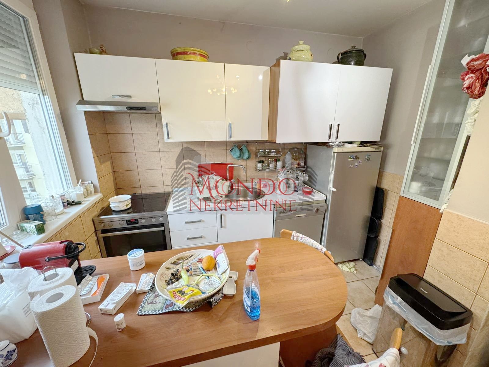 Trosoban stan u blizini Crvenog pevca, ul Dragise Cvetkovica