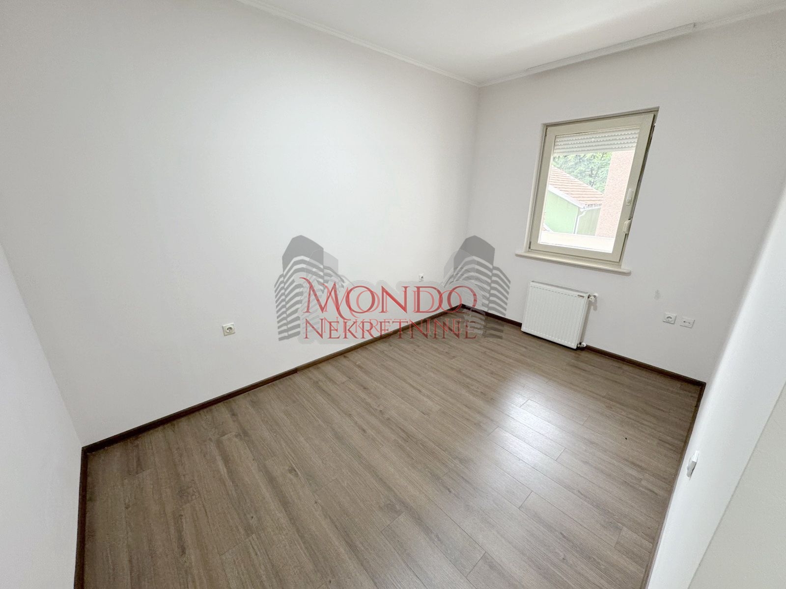 Trosoban stan u samom centru grada iza Foruma