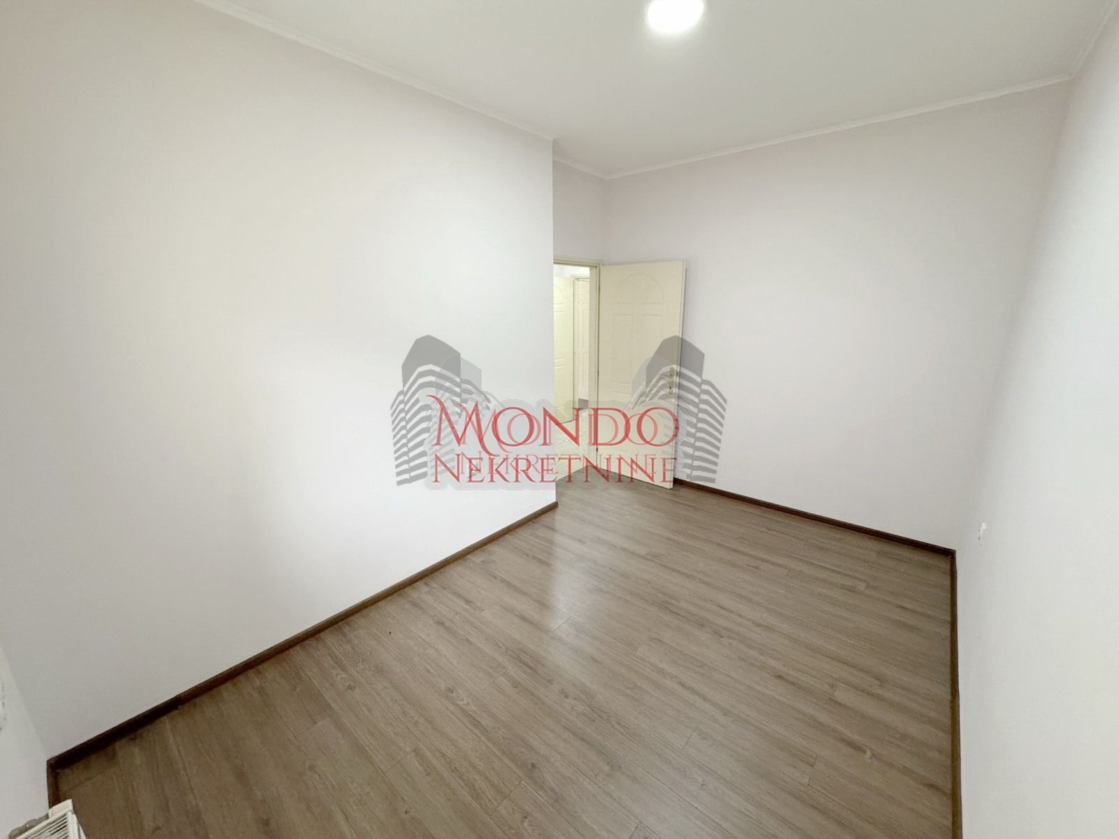 Trosoban stan u samom centru grada iza Foruma