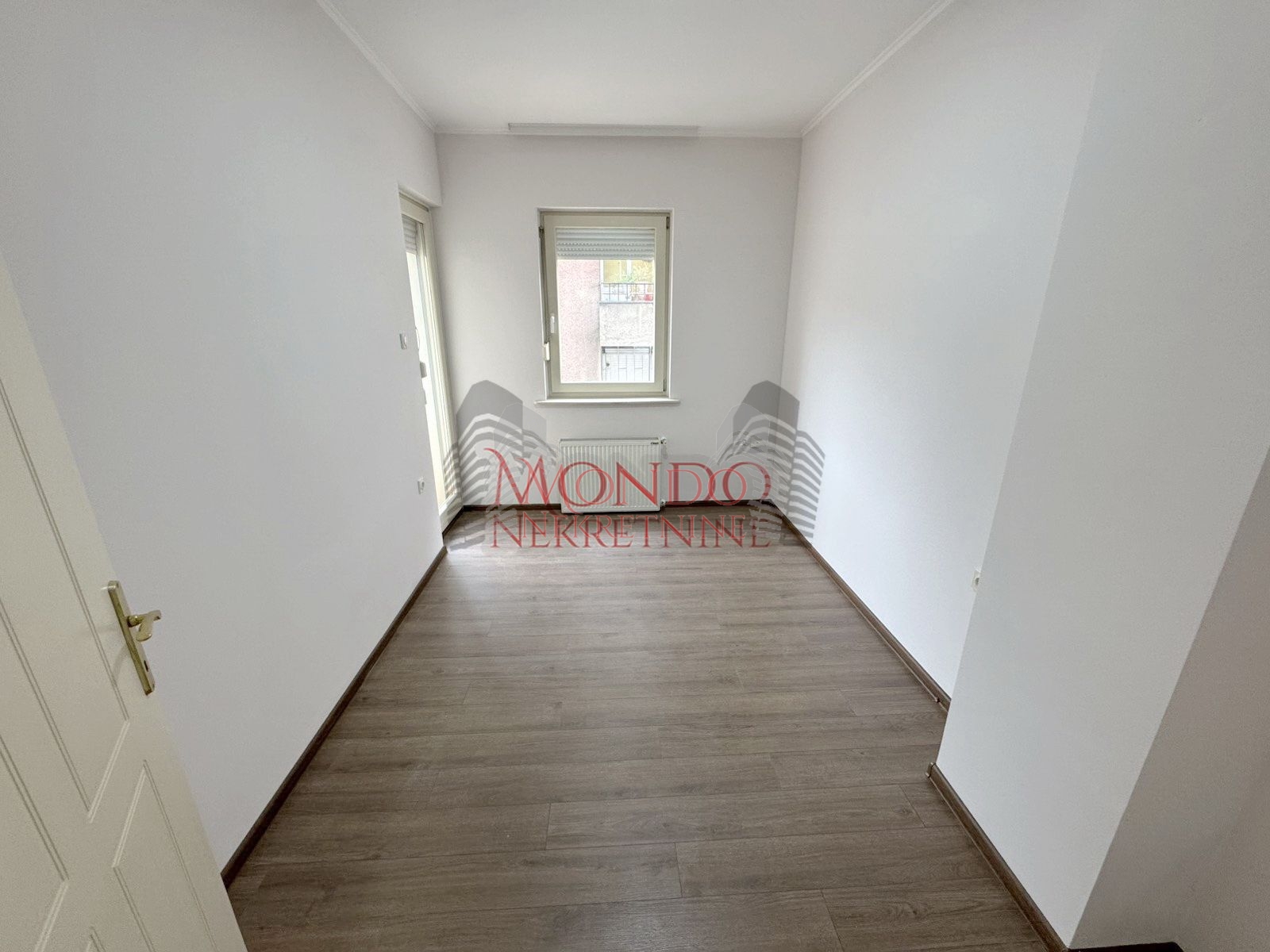 Trosoban stan u samom centru grada iza Foruma