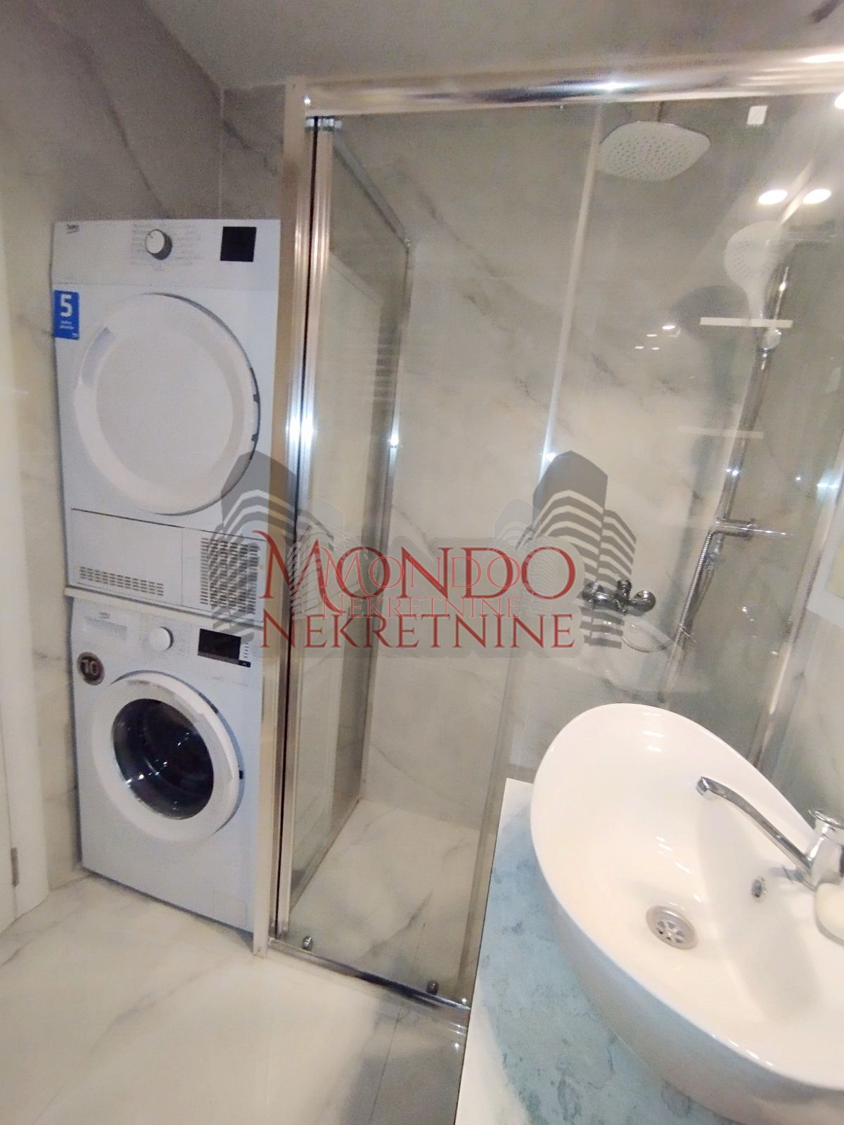 Dvosoban stan u blizini parka Svetog Save