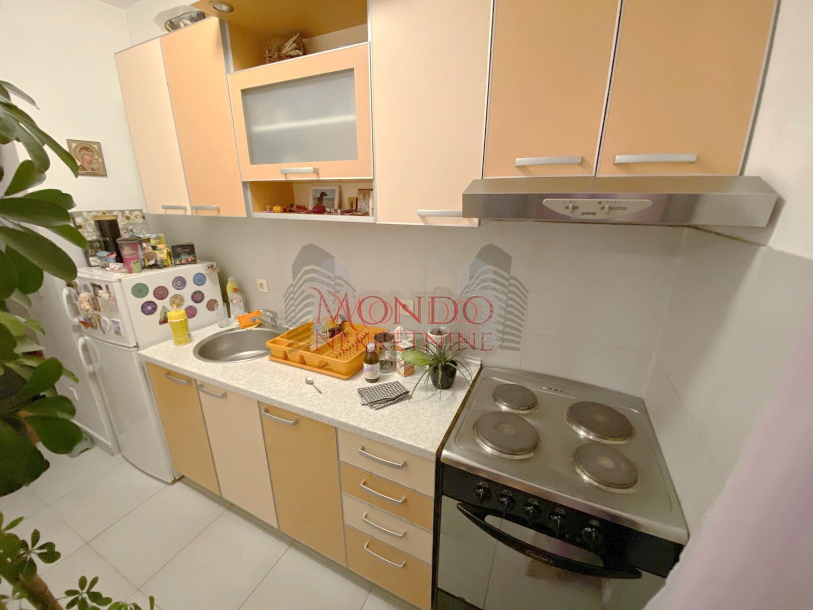 Jednoiposoban stan u novoj zgradi kod Retro kafica