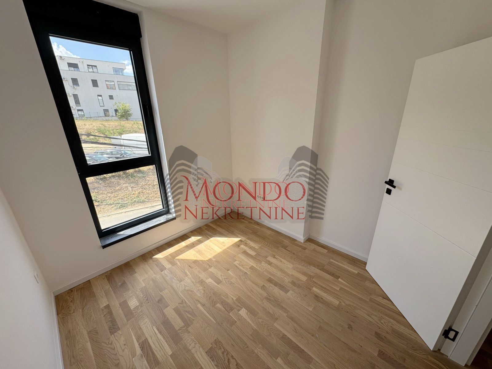 Na prodaju dvoiposoban nov stan na Paliluli kod Kule