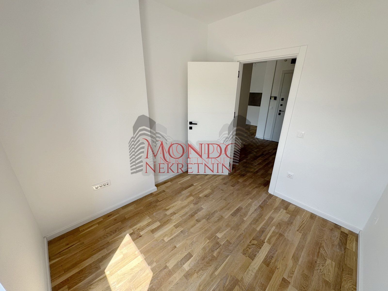 Na prodaju dvoiposoban nov stan na Paliluli kod Kule