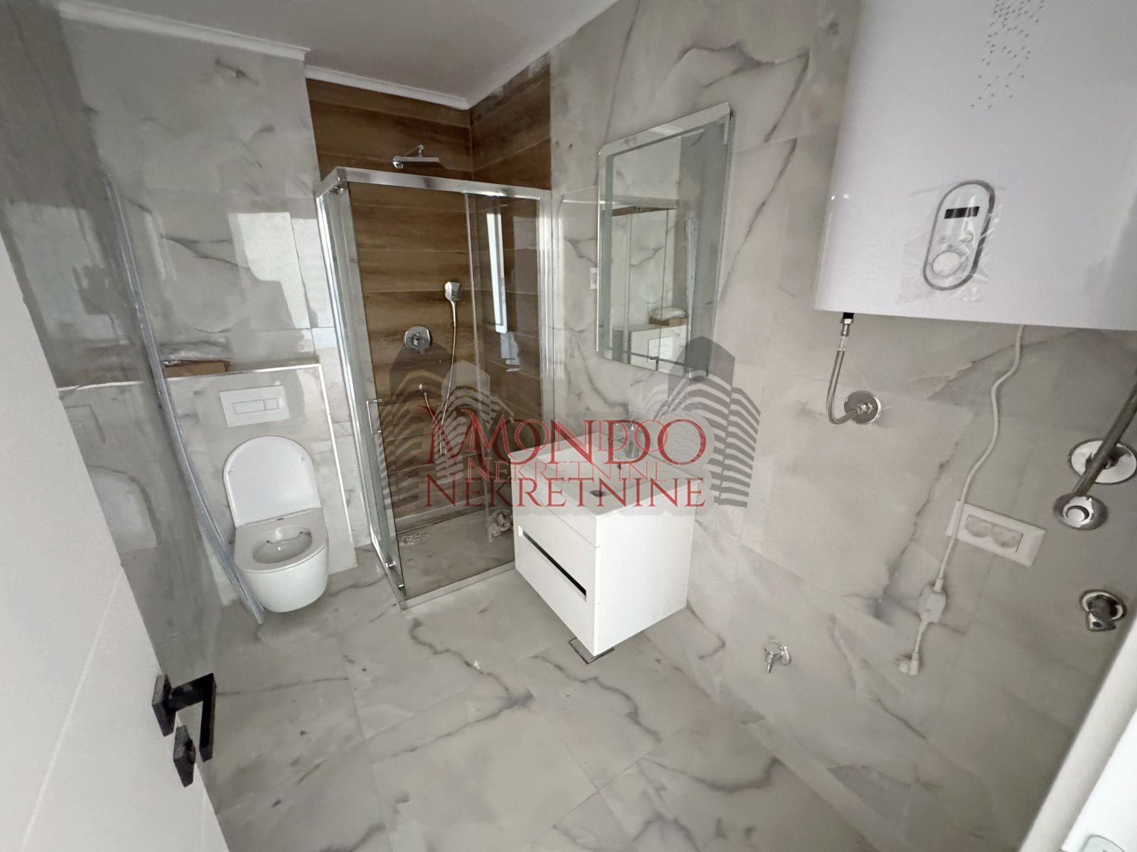 Na prodaju dvoiposoban nov stan na Paliluli kod Kule