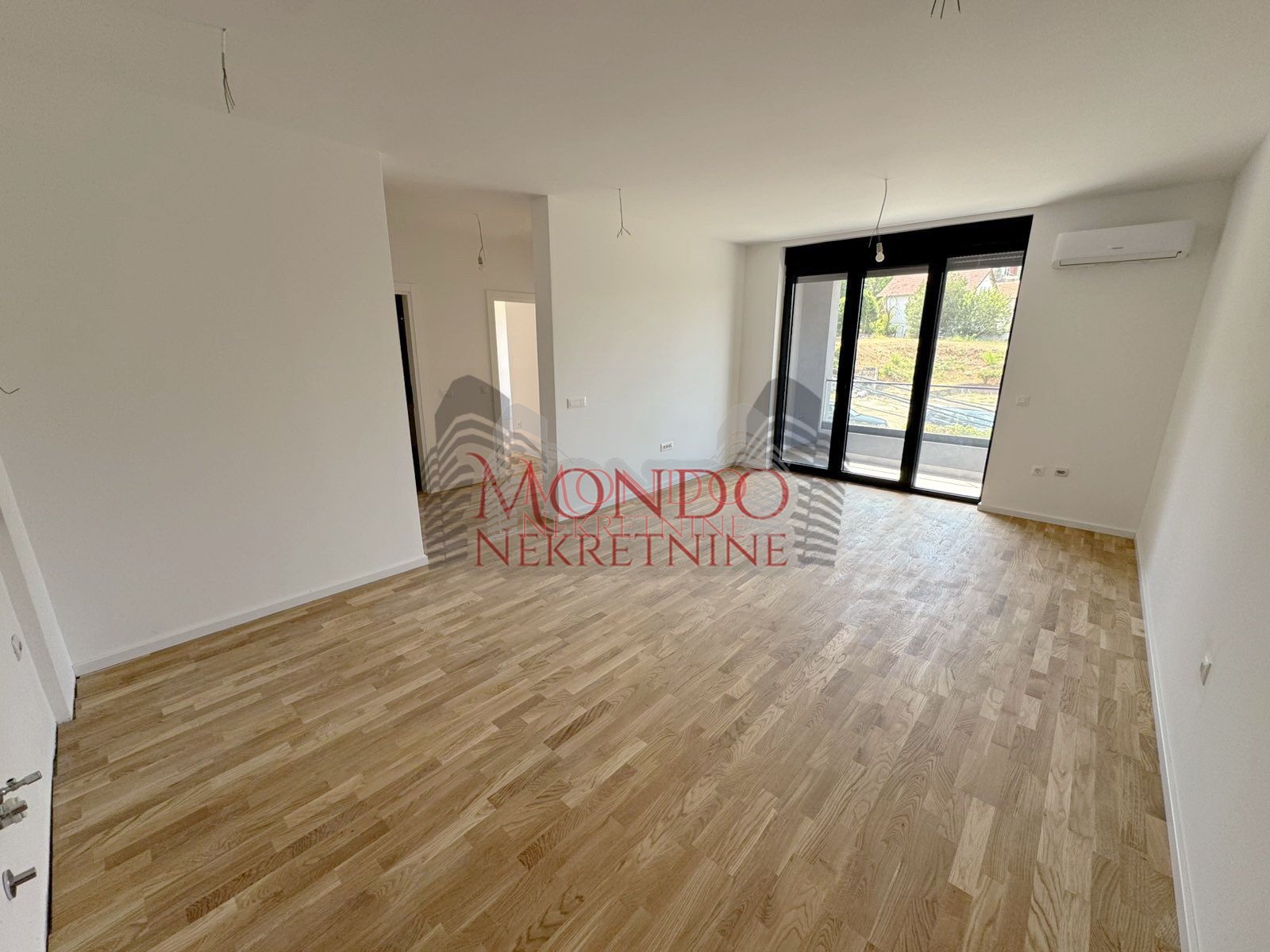 Na prodaju dvoiposoban nov stan na Paliluli kod Kule