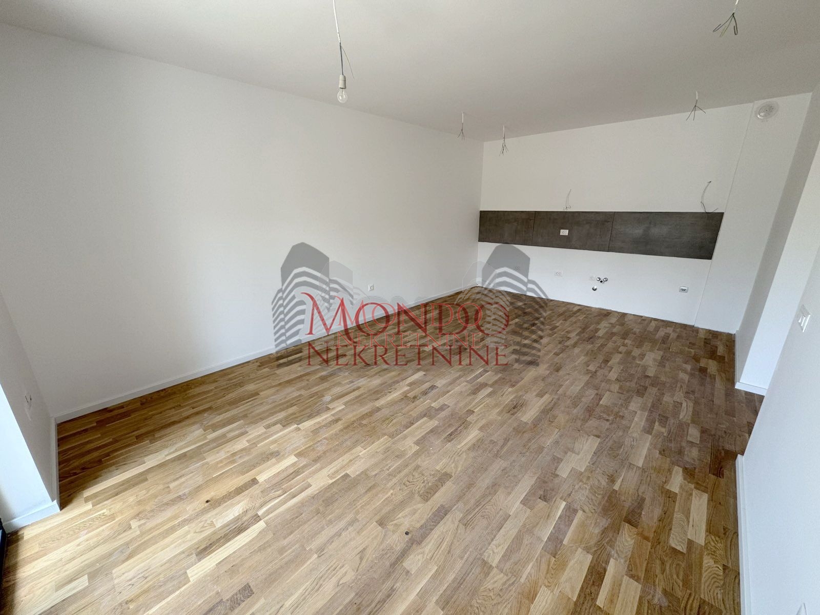 Na prodaju dvoiposoban nov stan na Paliluli kod Kule