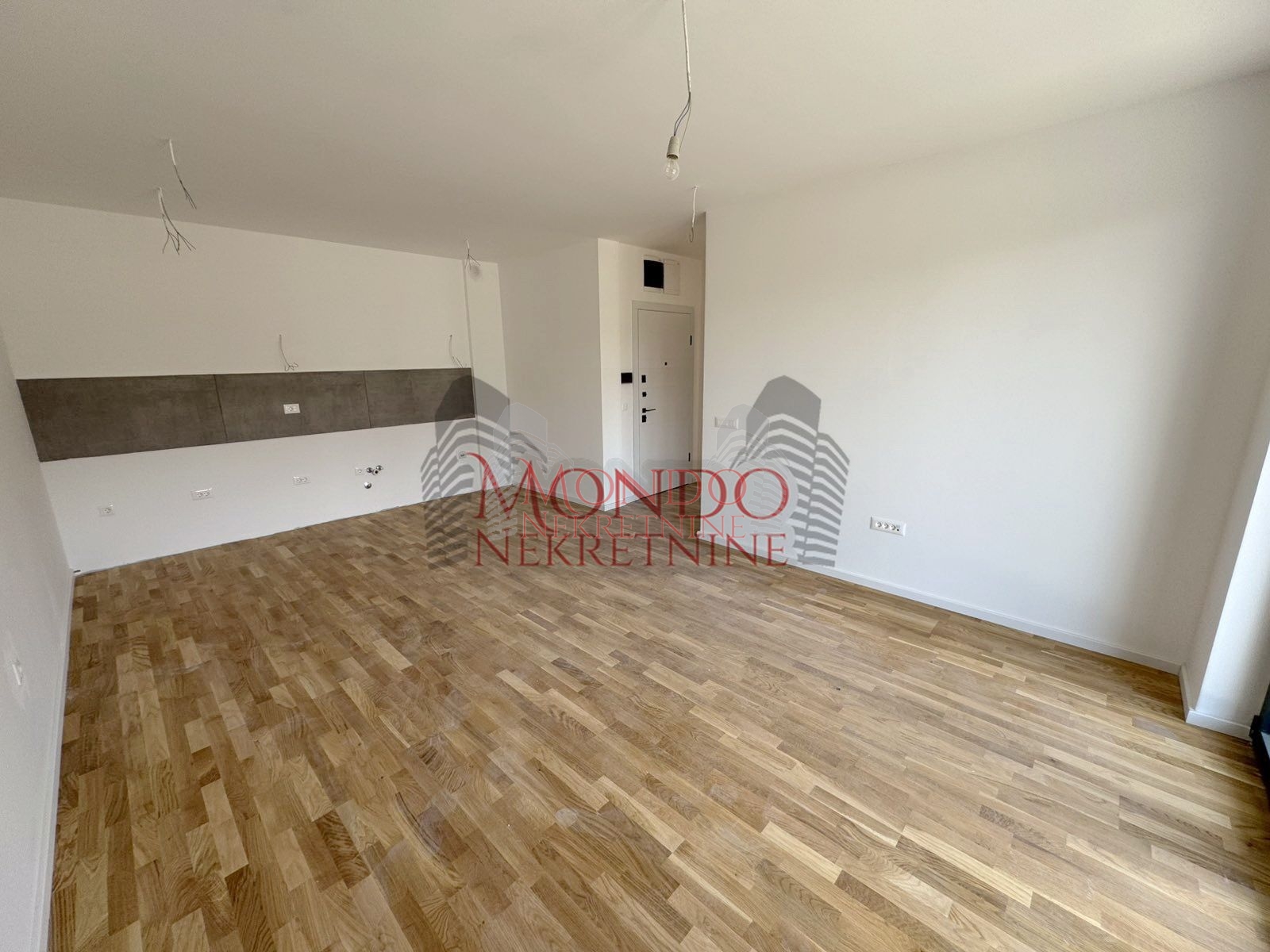 Na prodaju dvoiposoban nov stan na Paliluli kod Kule