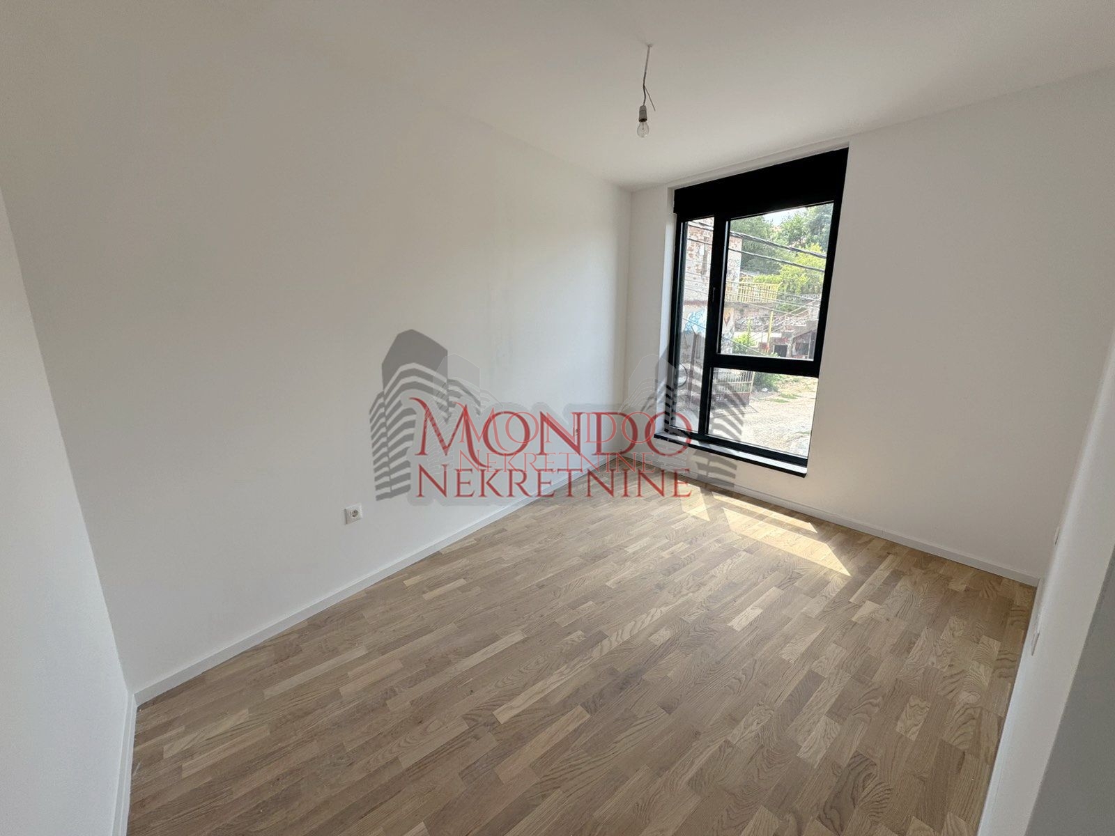 Na prodaju dvoiposoban nov stan na Paliluli kod Kule