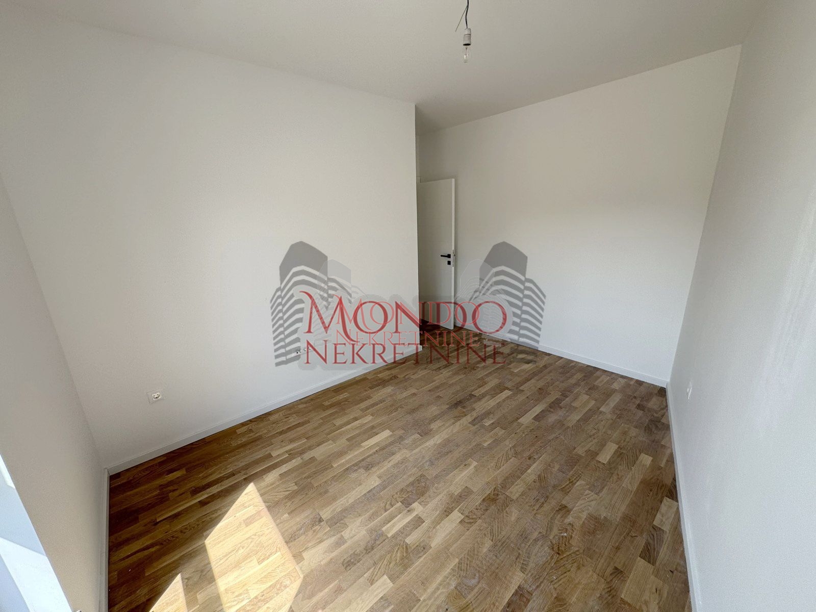 Na prodaju dvoiposoban nov stan na Paliluli kod Kule