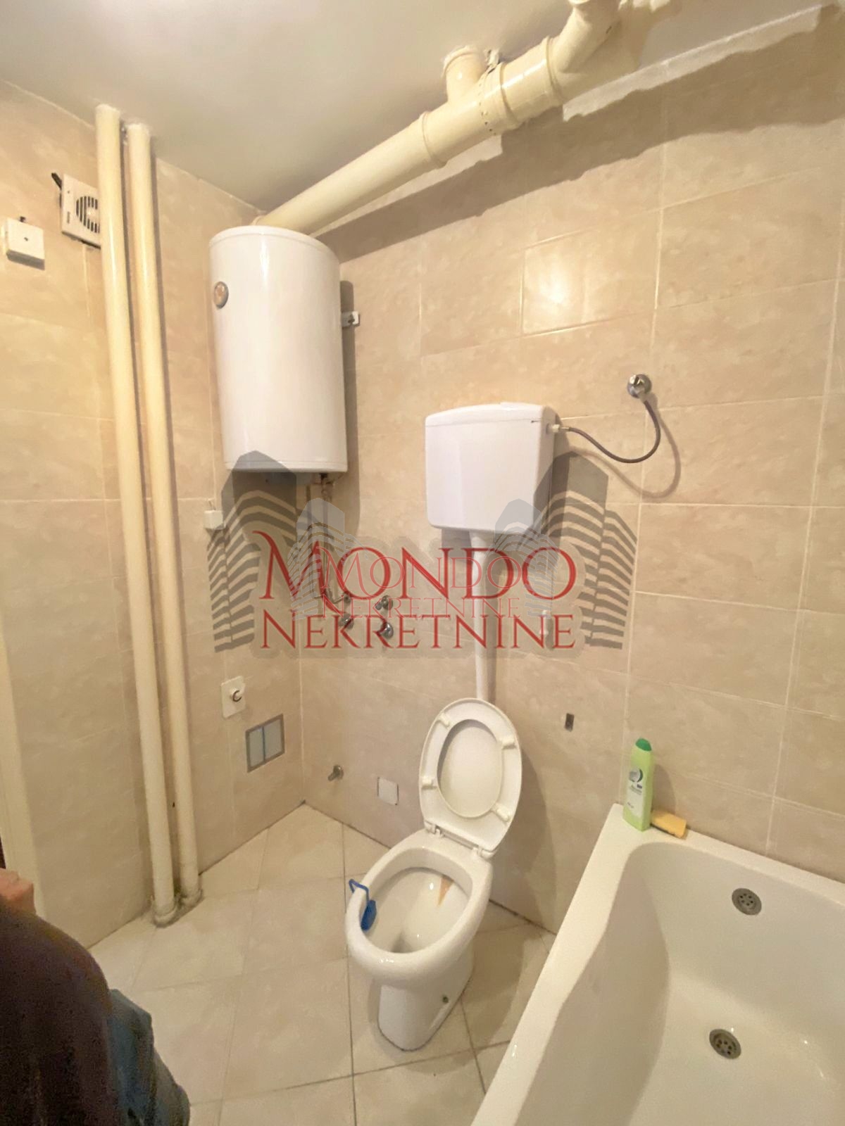 Dvoiposoban stan kod Doma Zdravlja