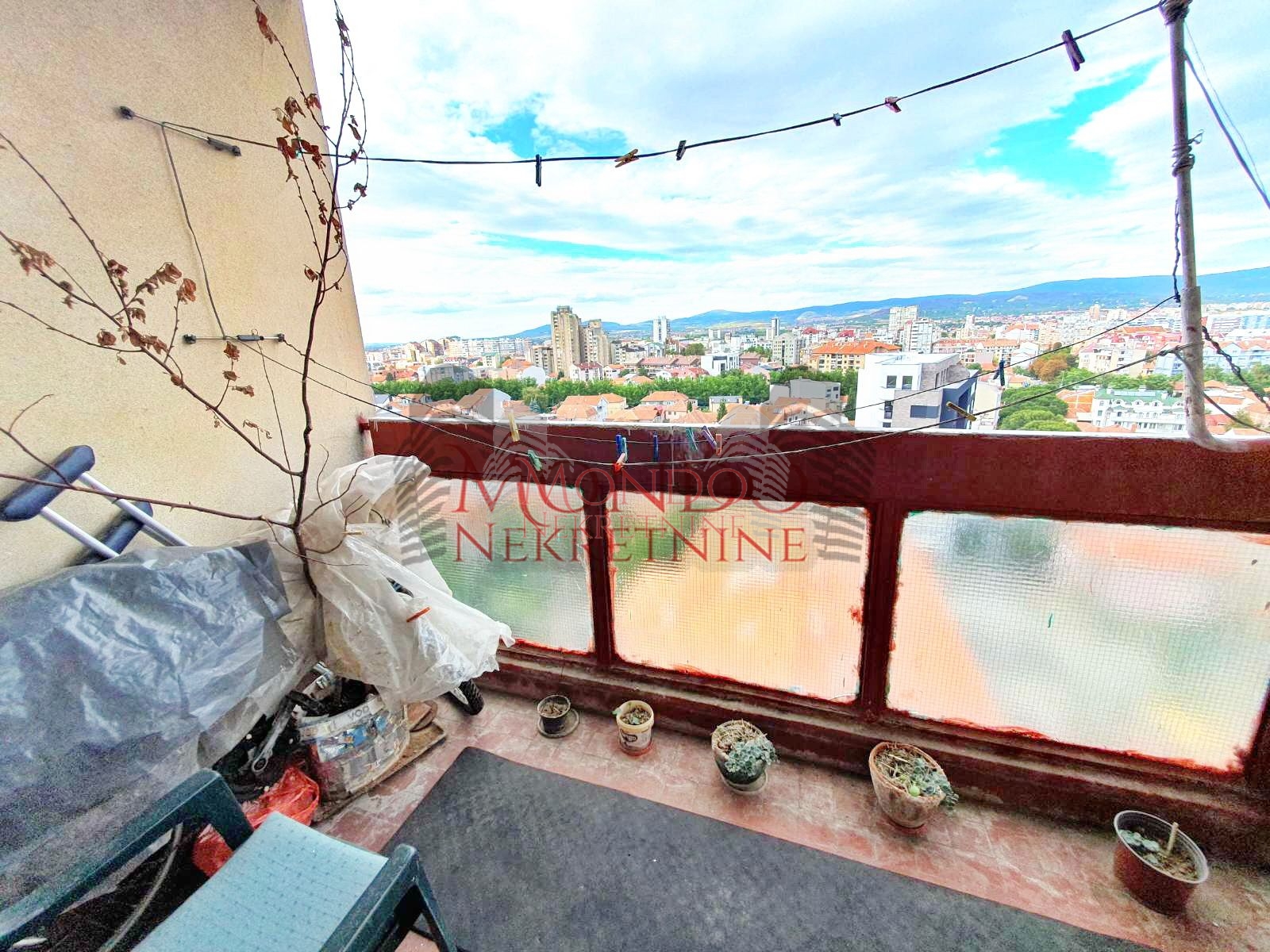 Trosoban stan na Paliluli