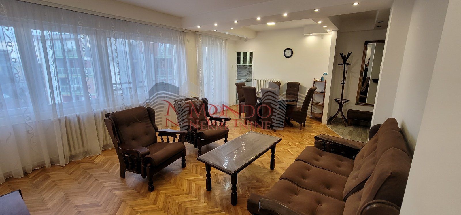 Trosoban stan u centru, cg, šesti sprat, Niš