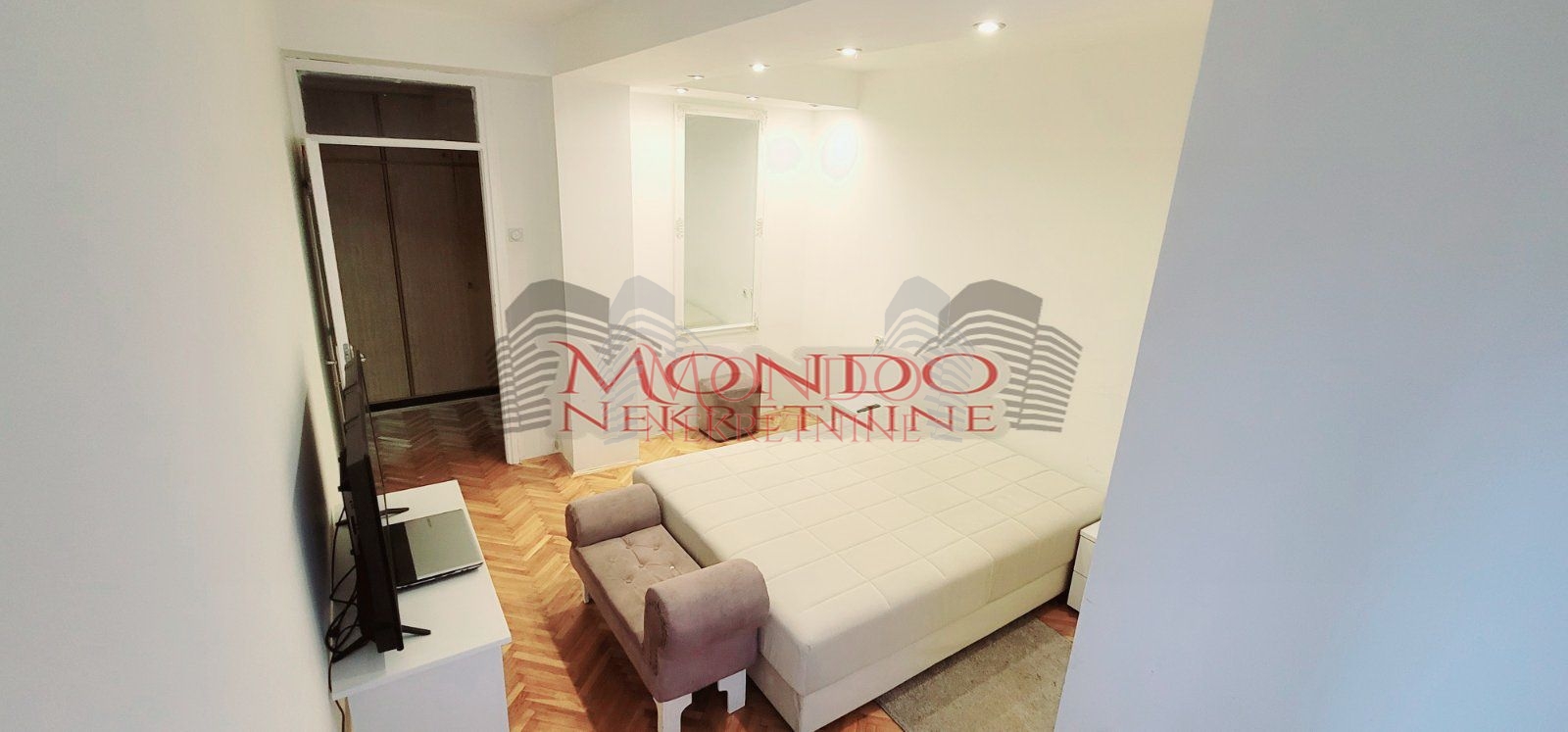 Trosoban stan u centru, cg, šesti sprat, Niš