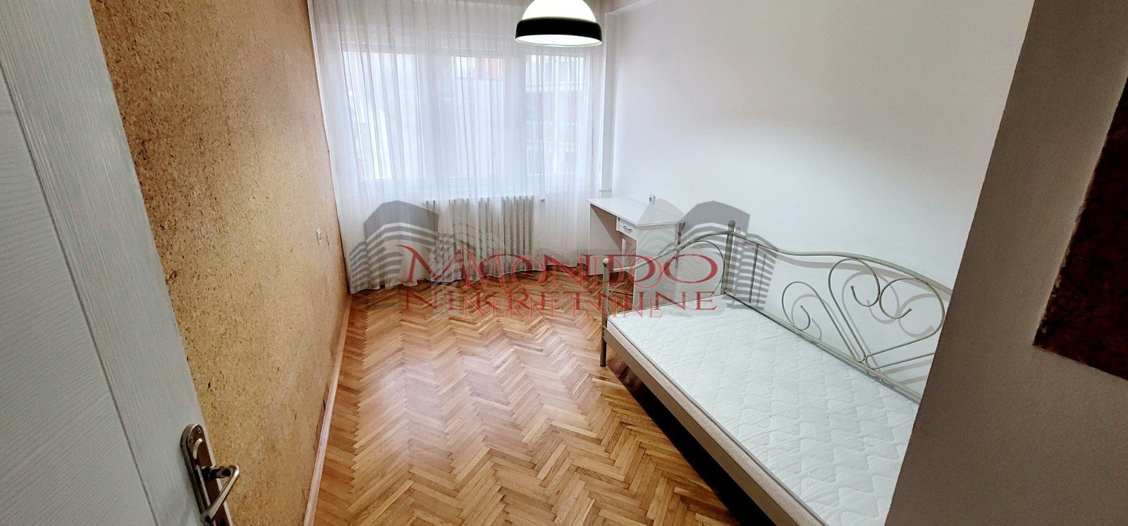 Trosoban stan u centru, cg, šesti sprat, Niš