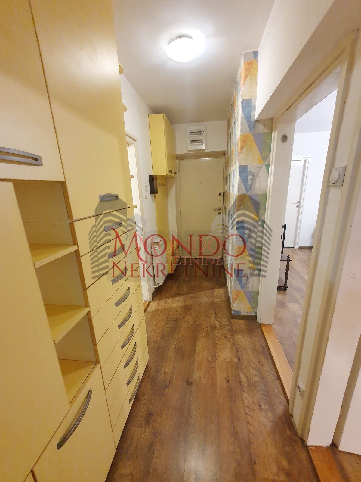 Trosoban stan kod Gradske bolnice