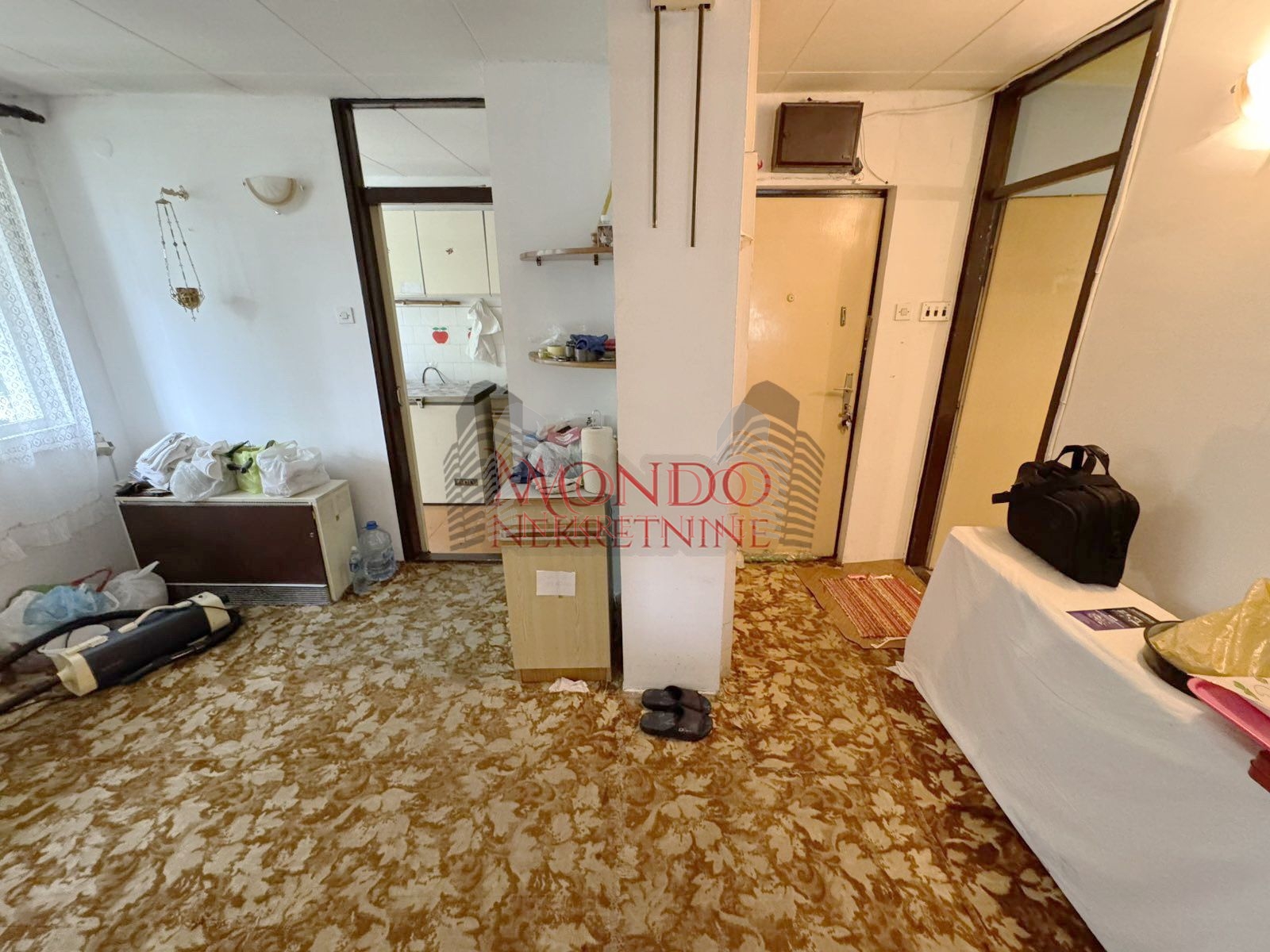 Dvosoban stan u Knjazevackoj ulici preko puta os Mika Antic