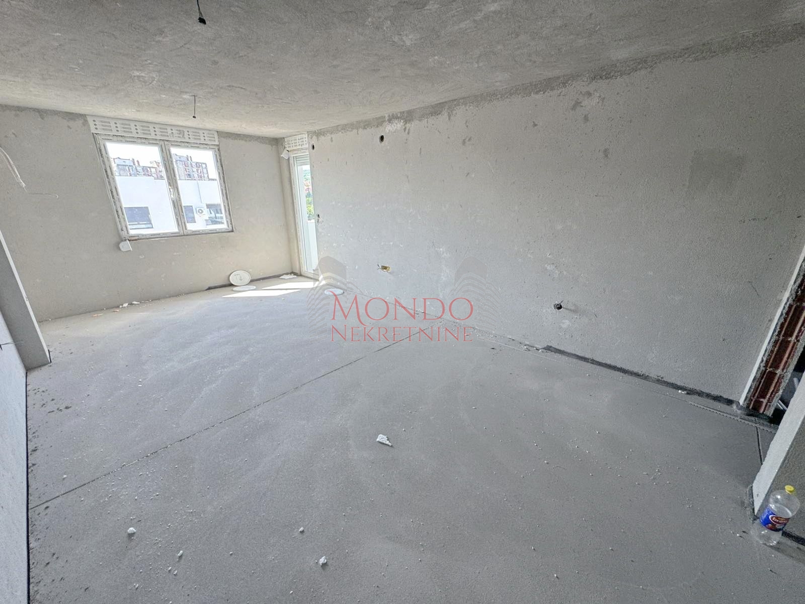 Dvoiposoban nov stan na Panteleju kod ART Caffea