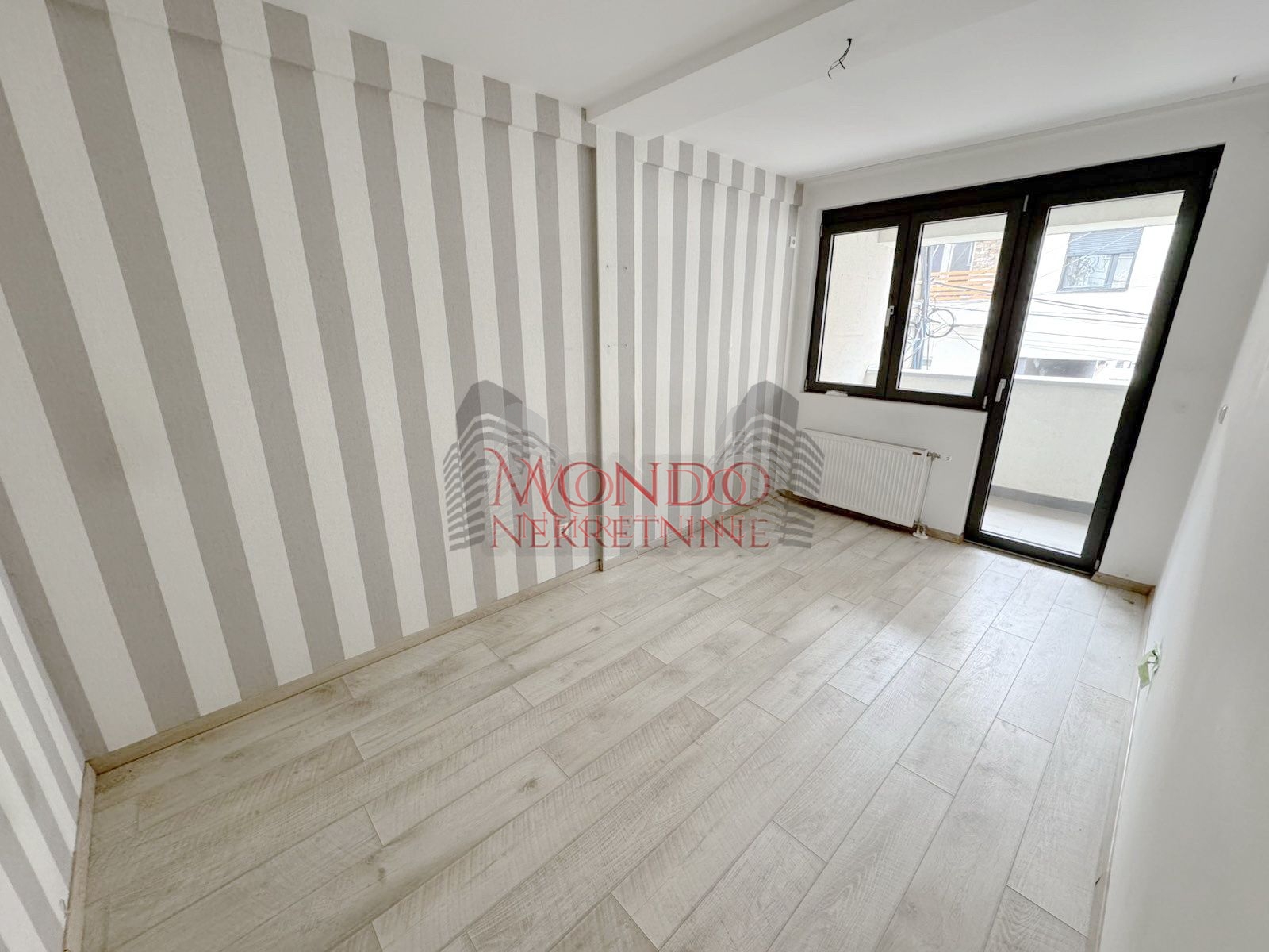 Duplex cetvorosoban stan kod Doma zdravlja u novoj zgradi sa garazom