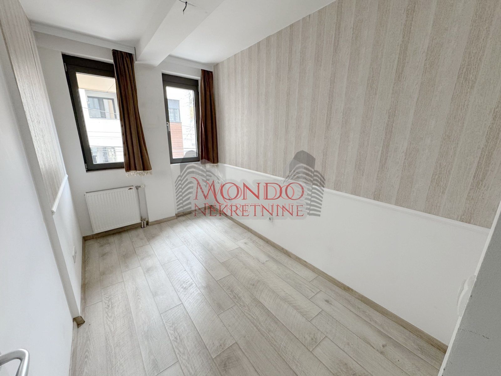 Duplex cetvorosoban stan kod Doma zdravlja u novoj zgradi sa garazom