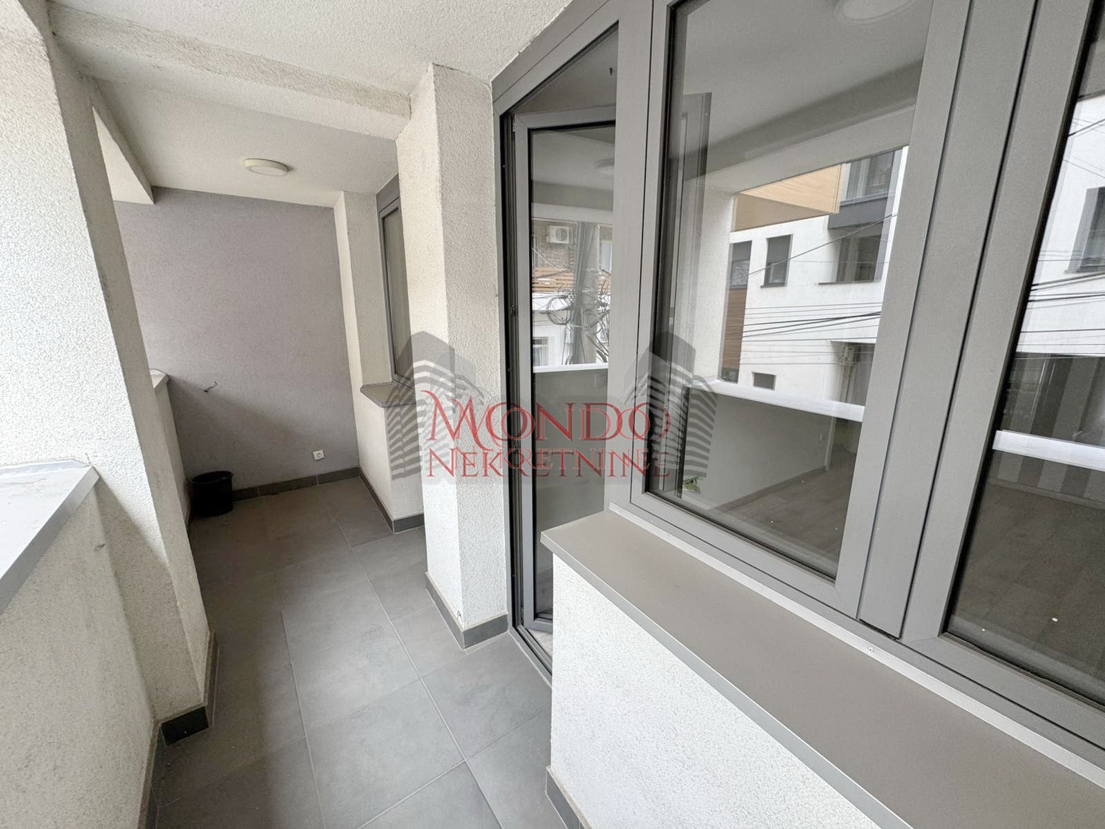 Duplex cetvorosoban stan kod Doma zdravlja u novoj zgradi sa garazom