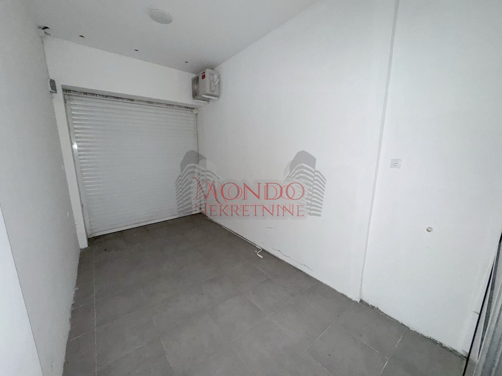 Duplex cetvorosoban stan kod Doma zdravlja u novoj zgradi sa garazom