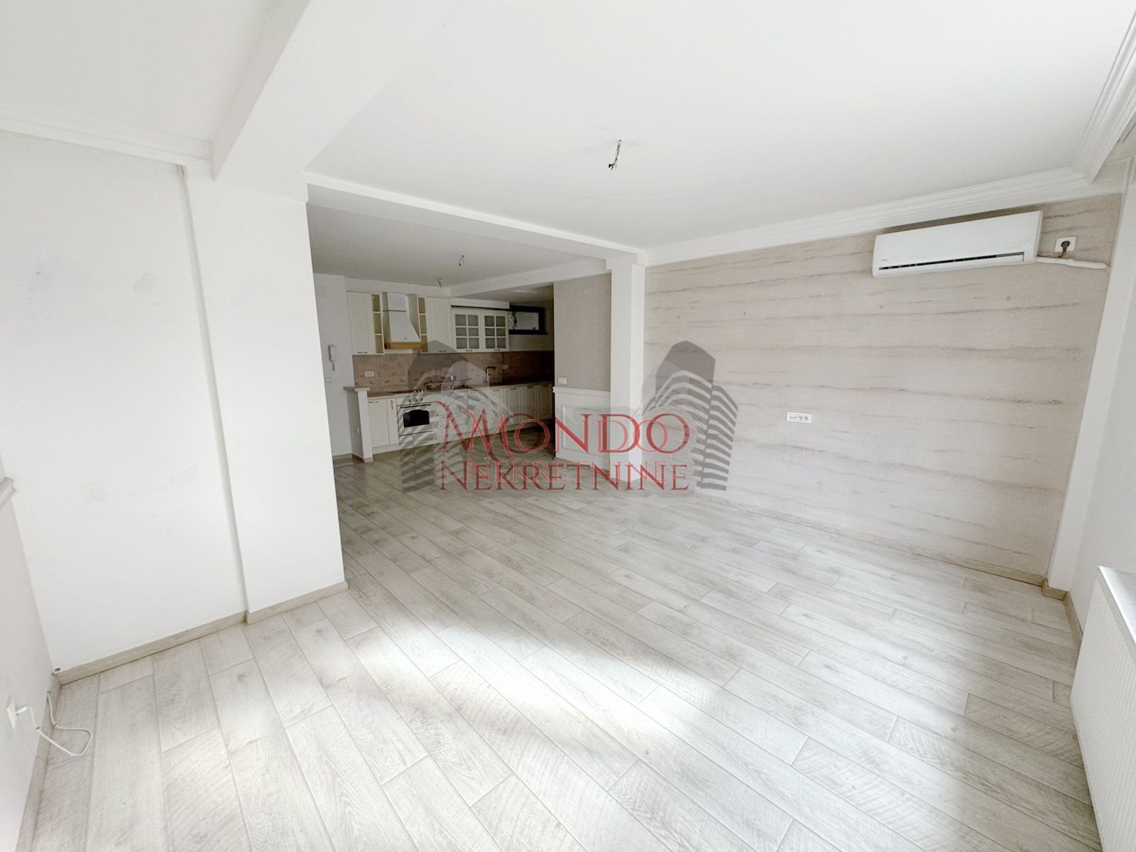 Duplex cetvorosoban stan kod Doma zdravlja u novoj zgradi sa garazom