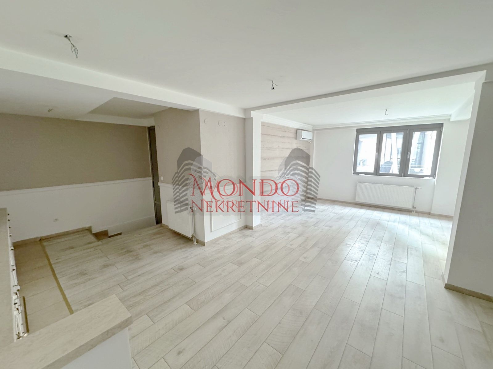 Duplex cetvorosoban stan kod Doma zdravlja u novoj zgradi sa garazom