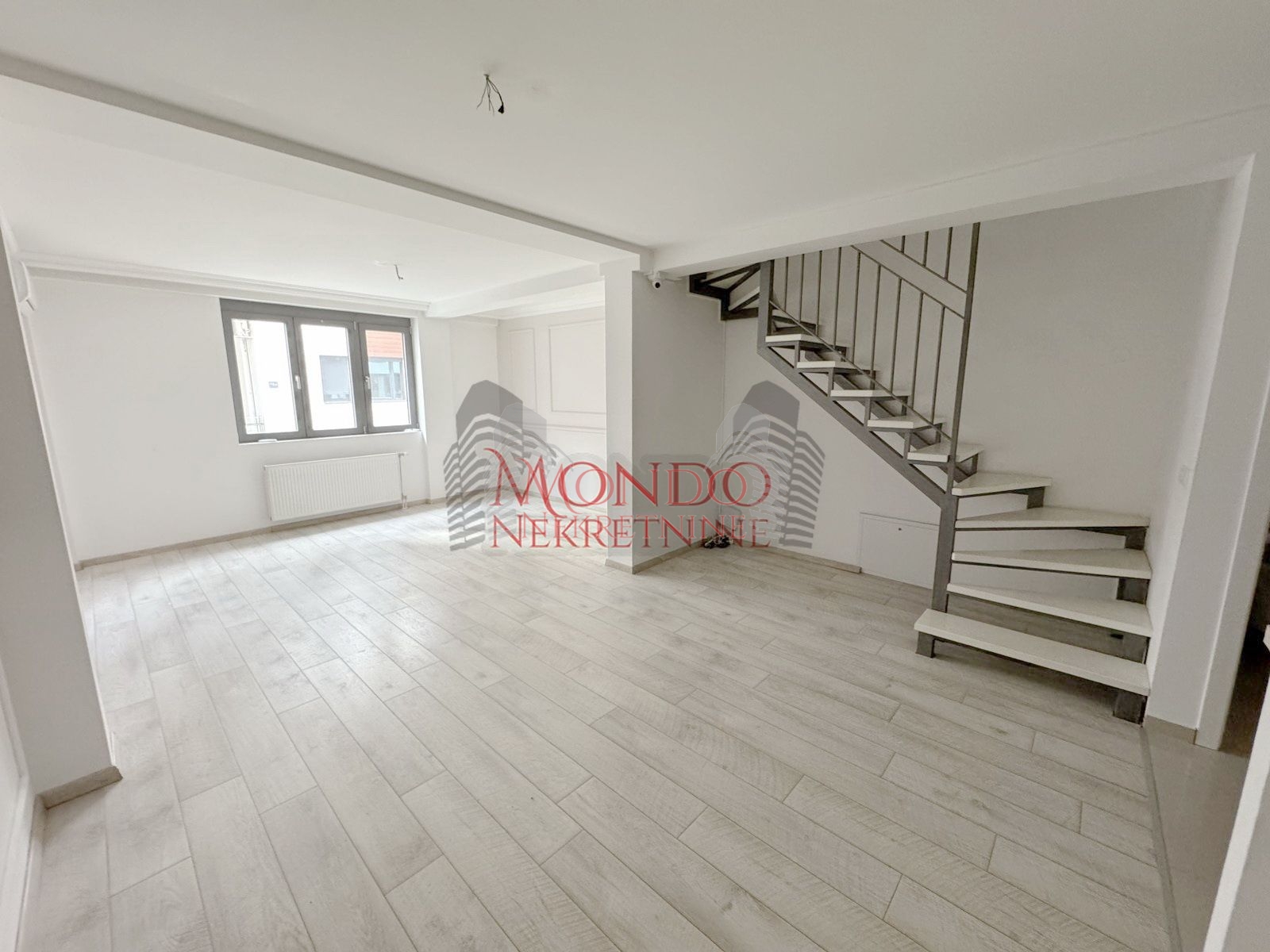 Duplex cetvorosoban stan kod Doma zdravlja u novoj zgradi sa garazom