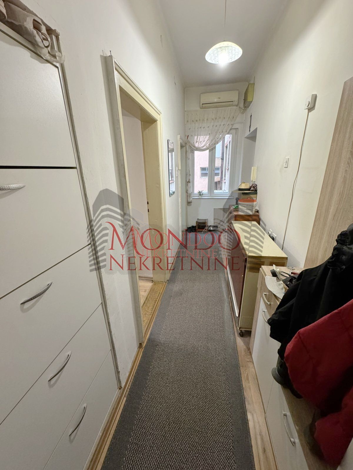 Dvoiposoban stan u blizini parka Cair i OS Ucitelj Tasa