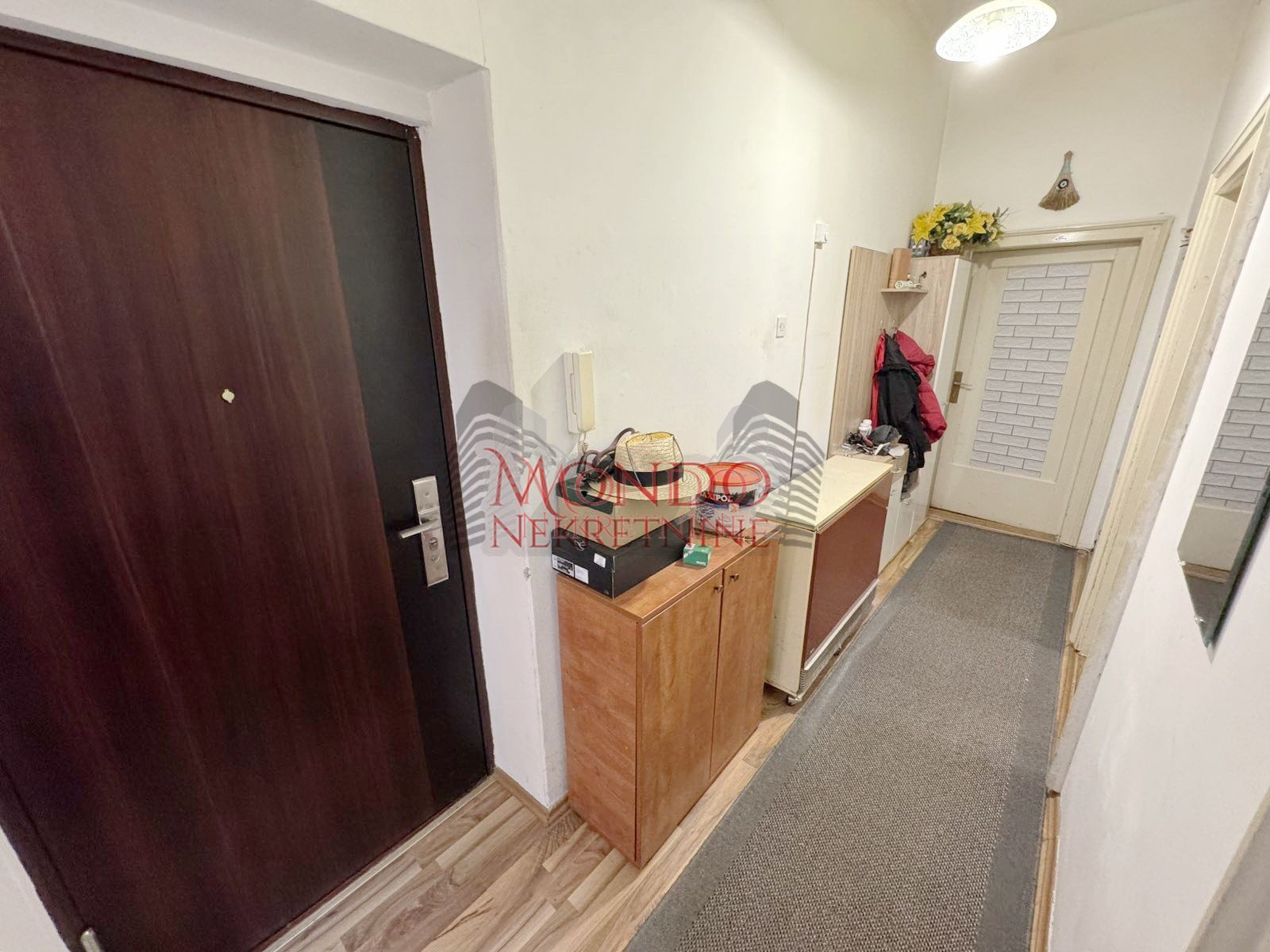 Dvoiposoban stan u blizini parka Cair i OS Ucitelj Tasa