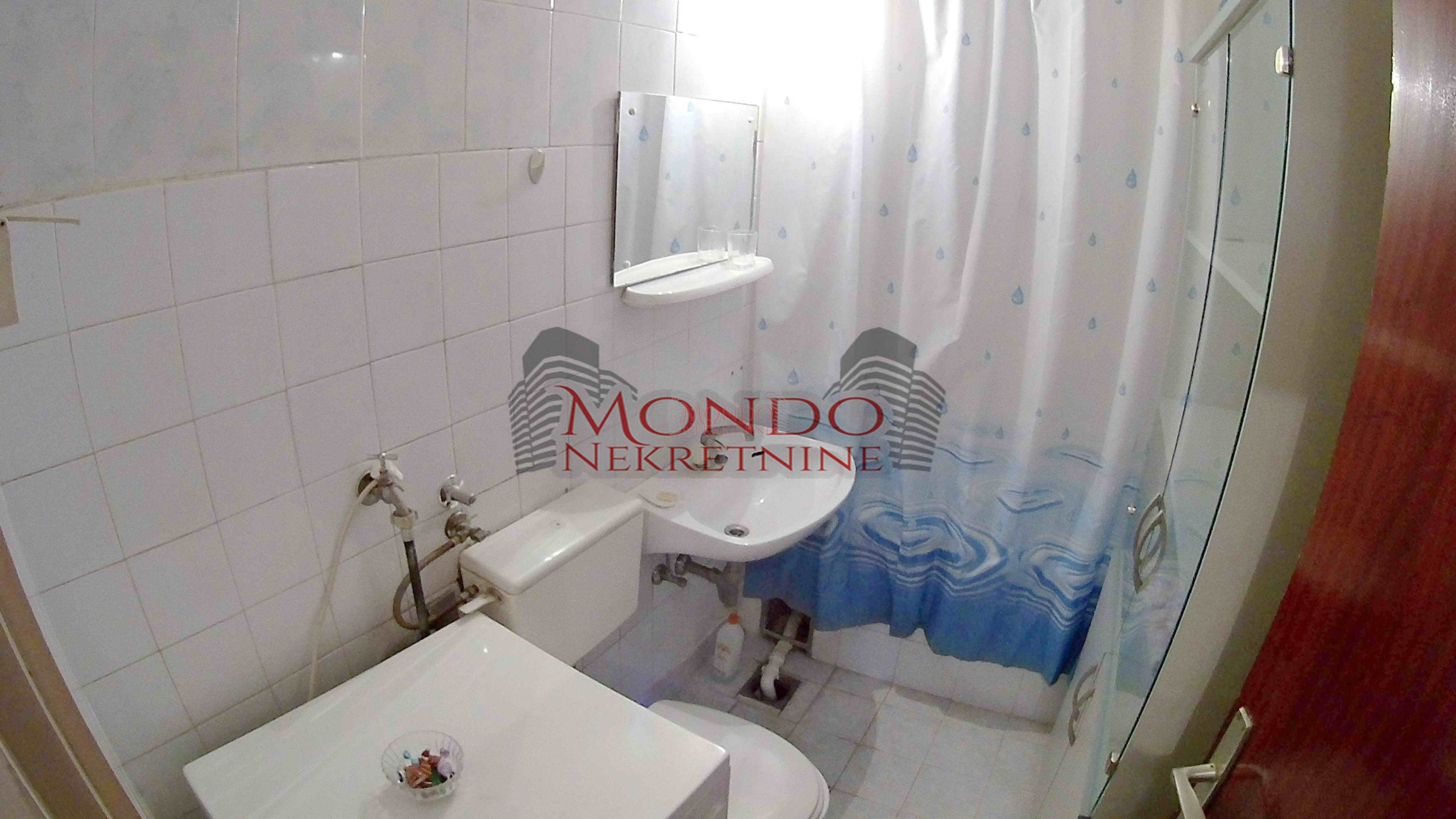 Jednoiposoban stan preko puta parka Sv. Save, ul Romanijska