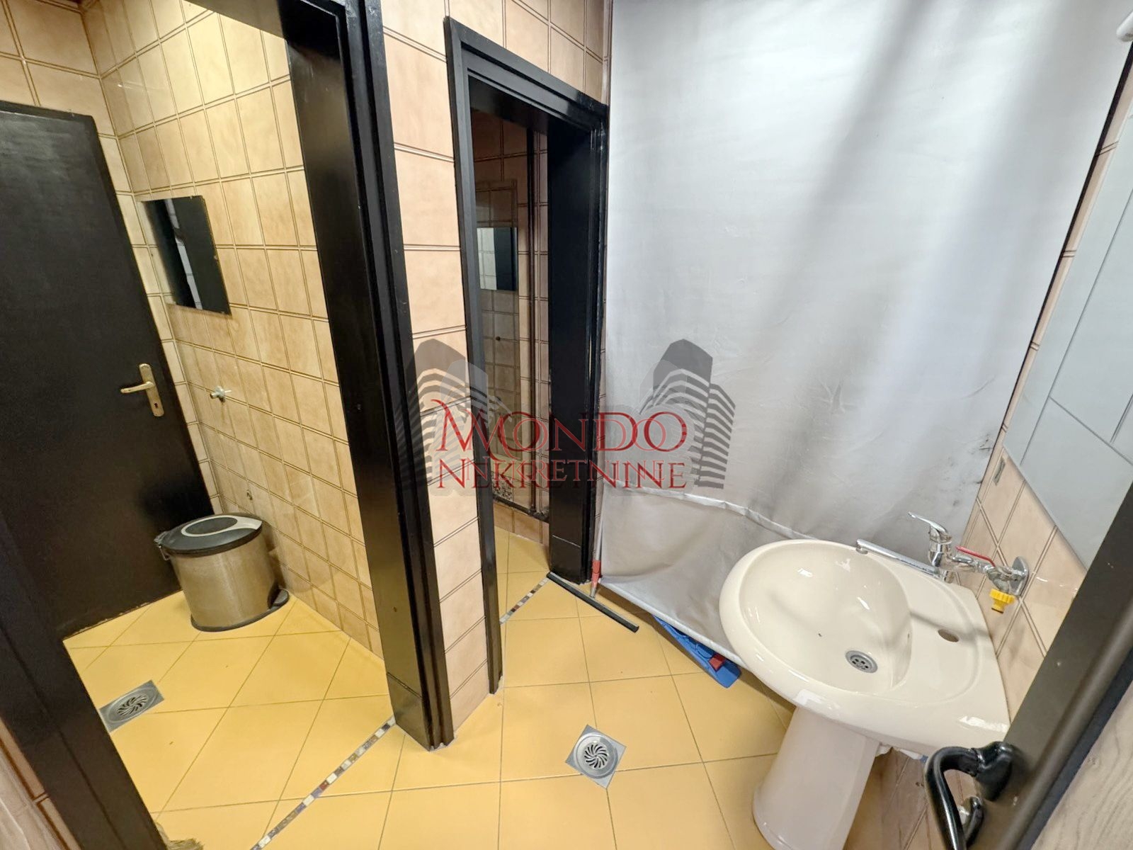 Lokal preko puta Gradske bolnice, ul Zetska