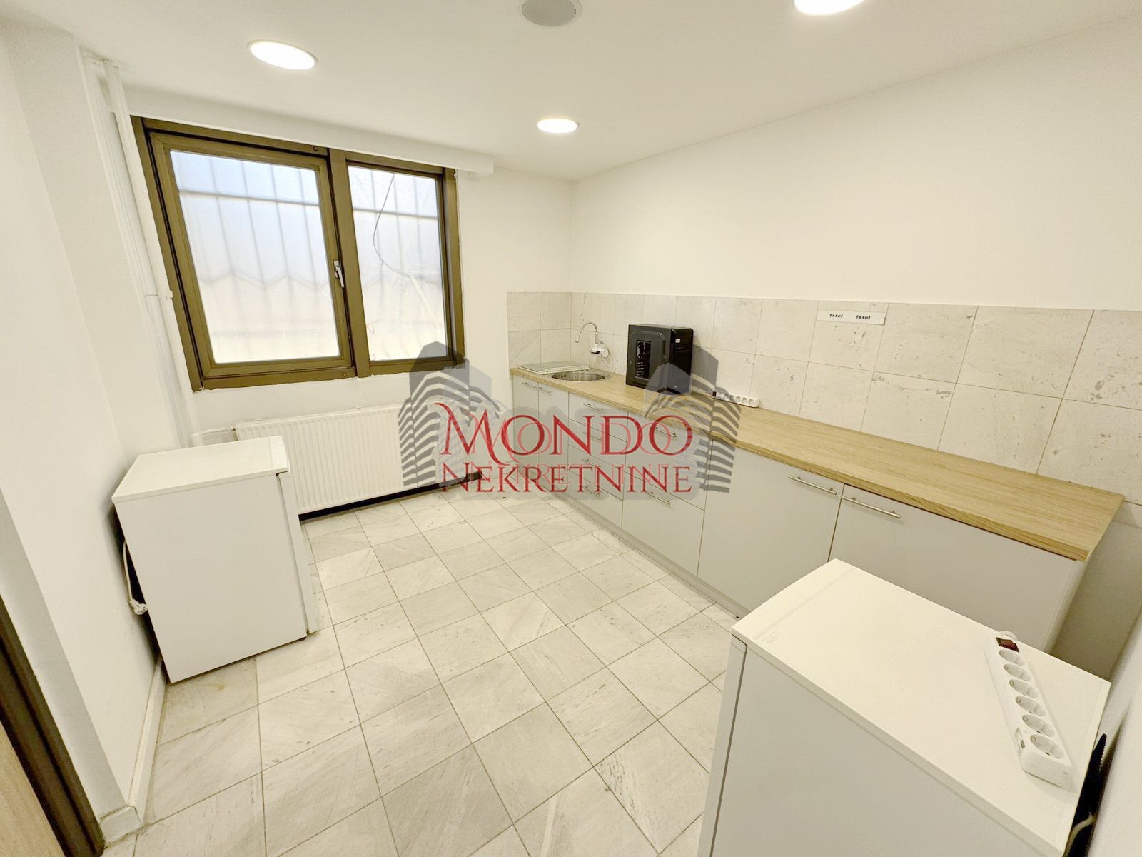 Lokal preko puta Gradske bolnice, ul Zetska