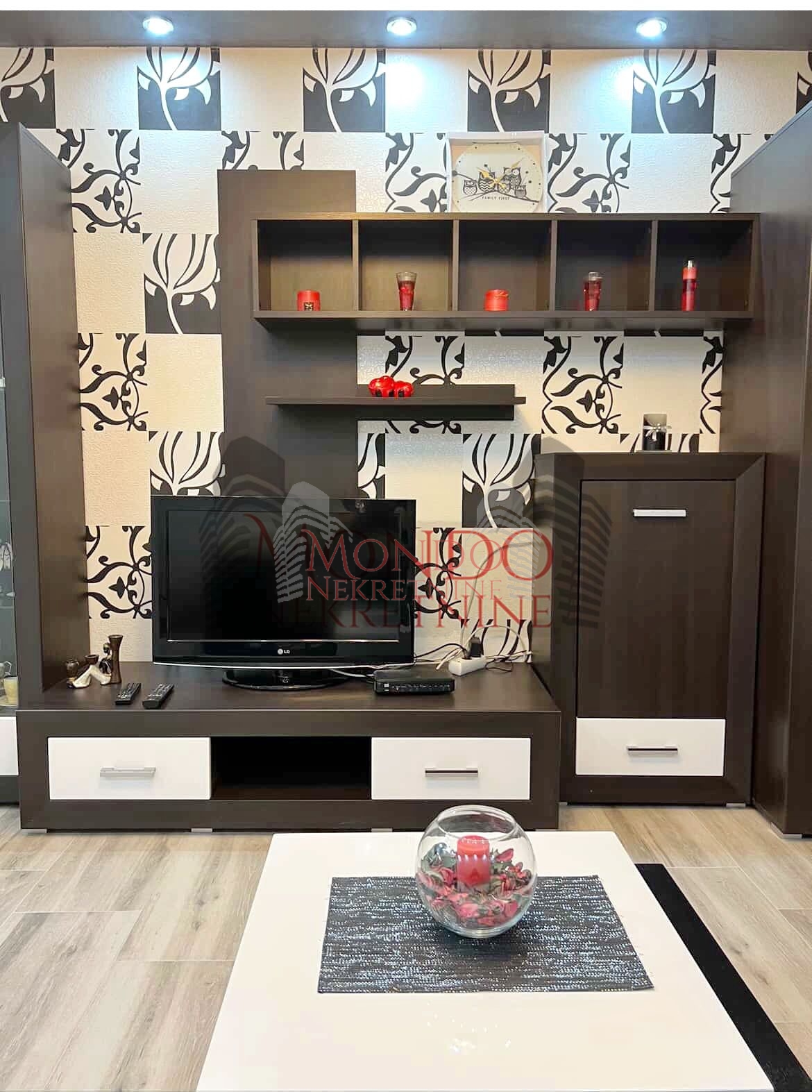 Trosoban stan u Duvaništu