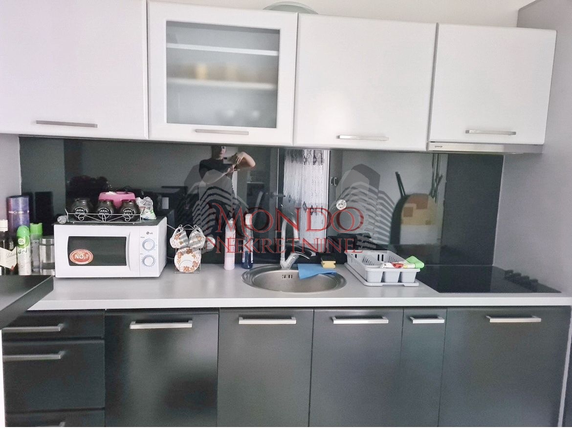 Trosoban stan u Duvaništu