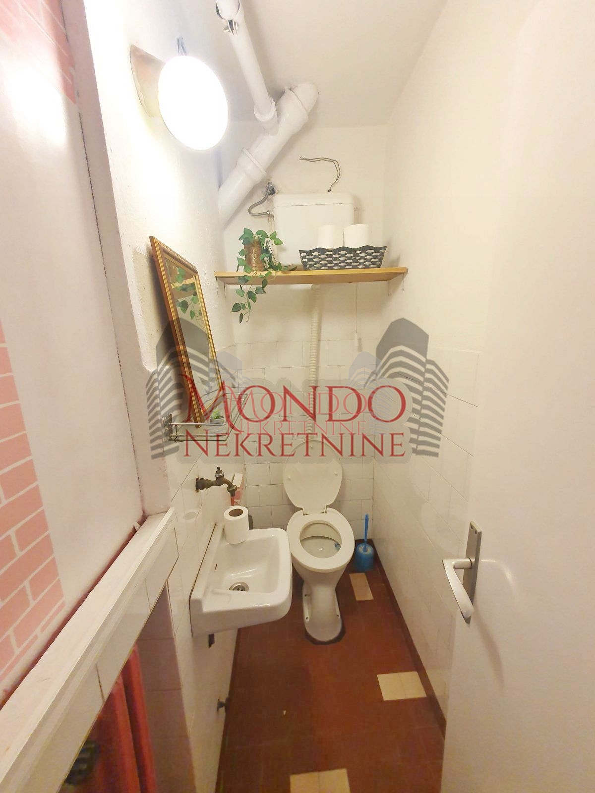 Trosoban stan kod Lutkarskog pozorišta